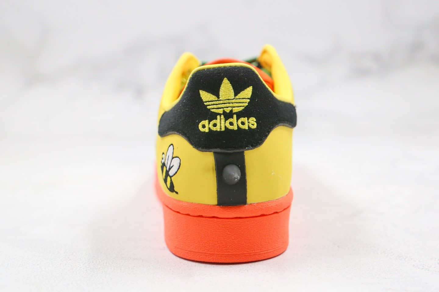 阿迪达斯Adidas Originals Superstar White Red Blue Green x Melting Sadness联名款纯原版本三叶草贝壳头小蜜蜂黑敏感内容板鞋 货号:FZ5254