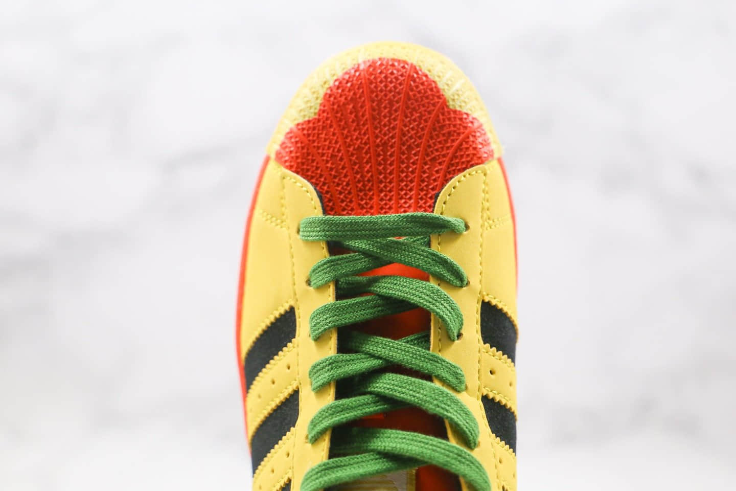 阿迪达斯Adidas Originals Superstar White Red Blue Green x Melting Sadness联名款纯原版本三叶草贝壳头小蜜蜂黑敏感内容板鞋 货号:FZ5254
