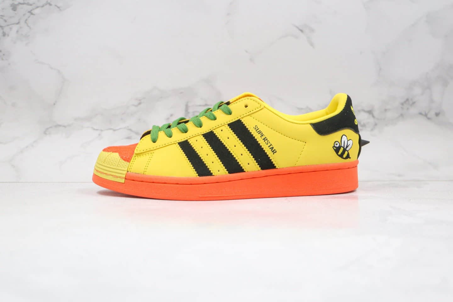阿迪达斯Adidas Originals Superstar White Red Blue Green x Melting Sadness联名款纯原版本三叶草贝壳头小蜜蜂黑敏感内容板鞋 货号:FZ5254