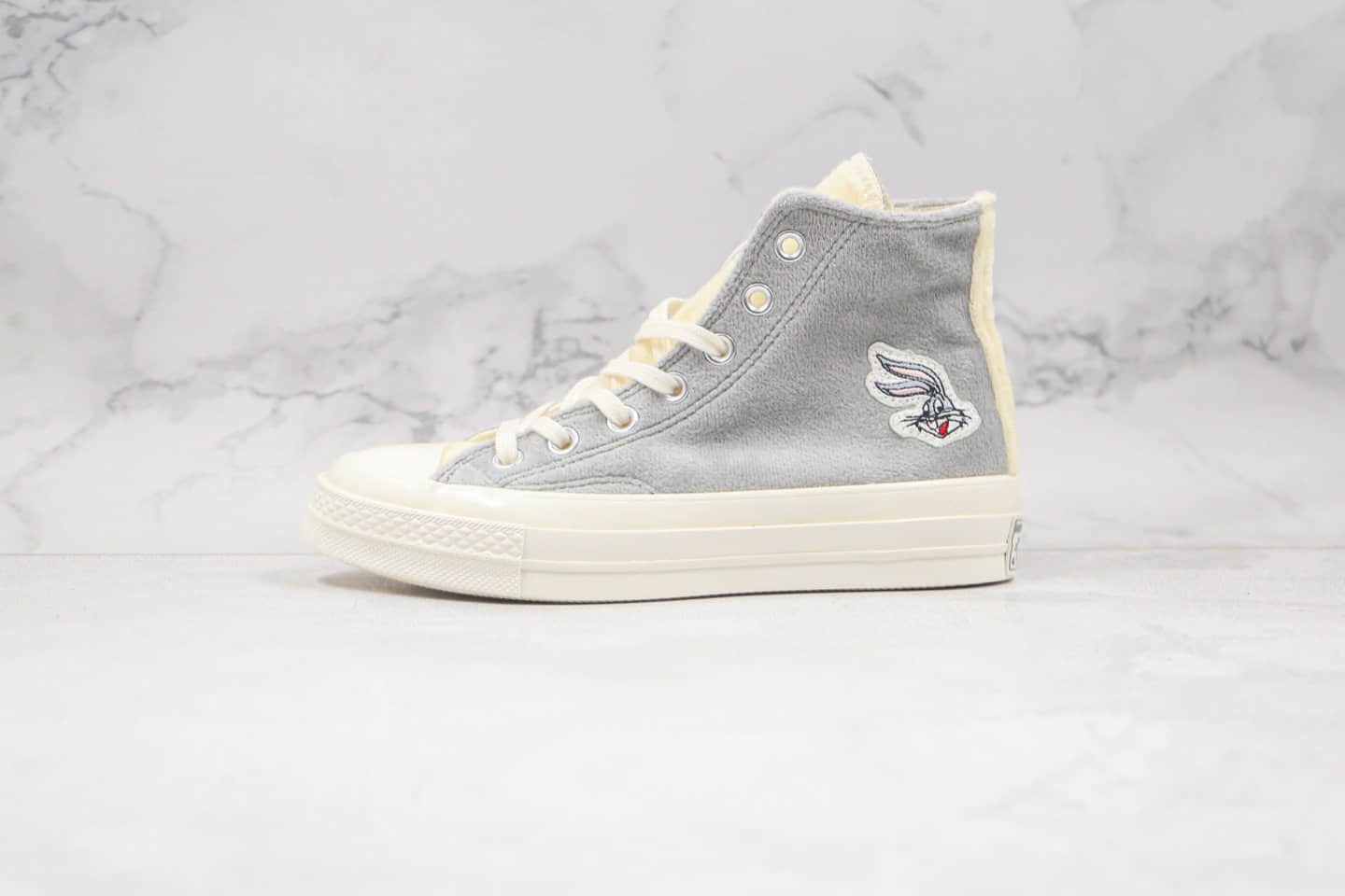 匡威Converse x Bugs Bunny兔八哥联名款纯原版本高帮灰白色毛绒硫化板鞋原楦头纸板打造 (ID:58573) - 图片1
