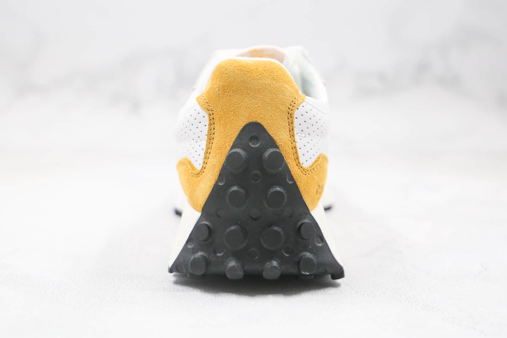 新百伦New Balance 327纯原版本复古慢跑鞋NB327白敏感内容原楦头纸板打造原盒原标 货号：MS327PG