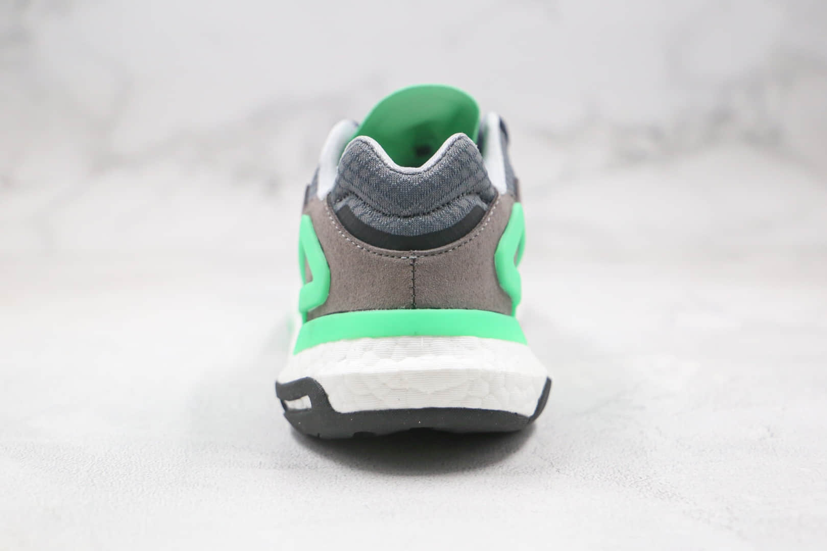 阿迪达斯Adidas Originals 2020 Day Jogger Boost纯原版本夜行者二代灰绿色爆米花跑鞋原档案数据开发 货号:FW4868