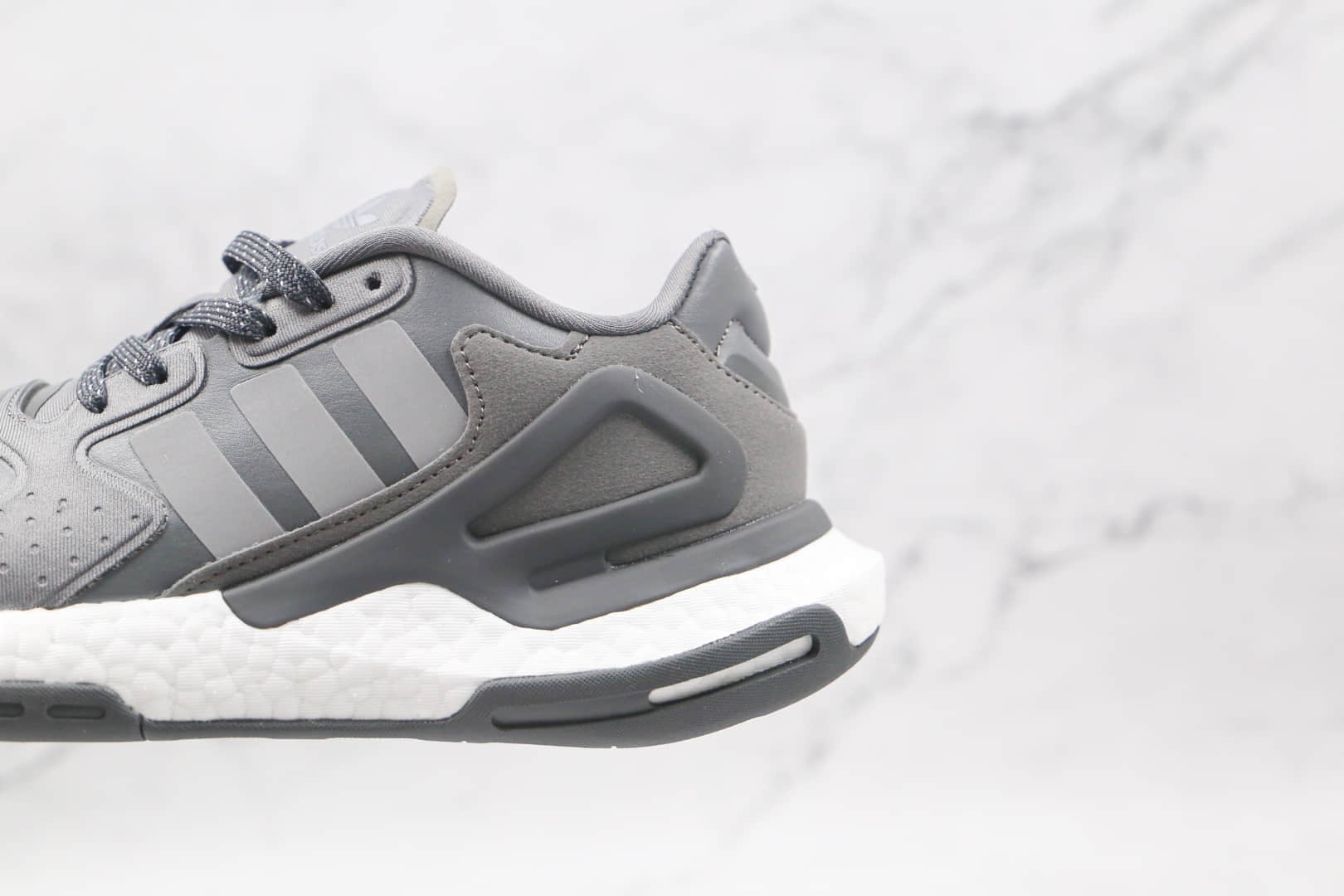 阿迪达斯Adidas Originals 2020 Day Jogger Boost 2020纯原版本夜行者二代皮面碳灰爆米花跑鞋原盒原标 货号:FW4822
