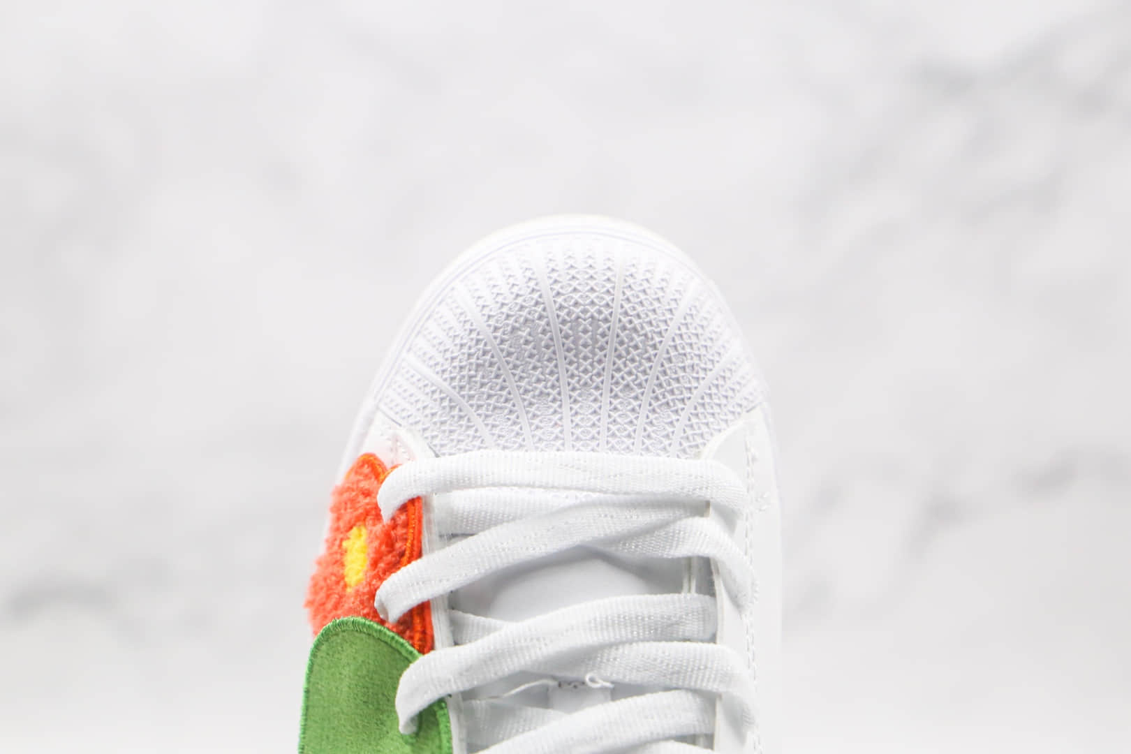 阿迪达斯Adidas originals Superstar Bee With You x Melting Sadness联名款纯原版本三叶草贝壳头红蓝绿白情人节限定小蜜蜂花朵绿叶板鞋原盒原标 货号:GZ2662
