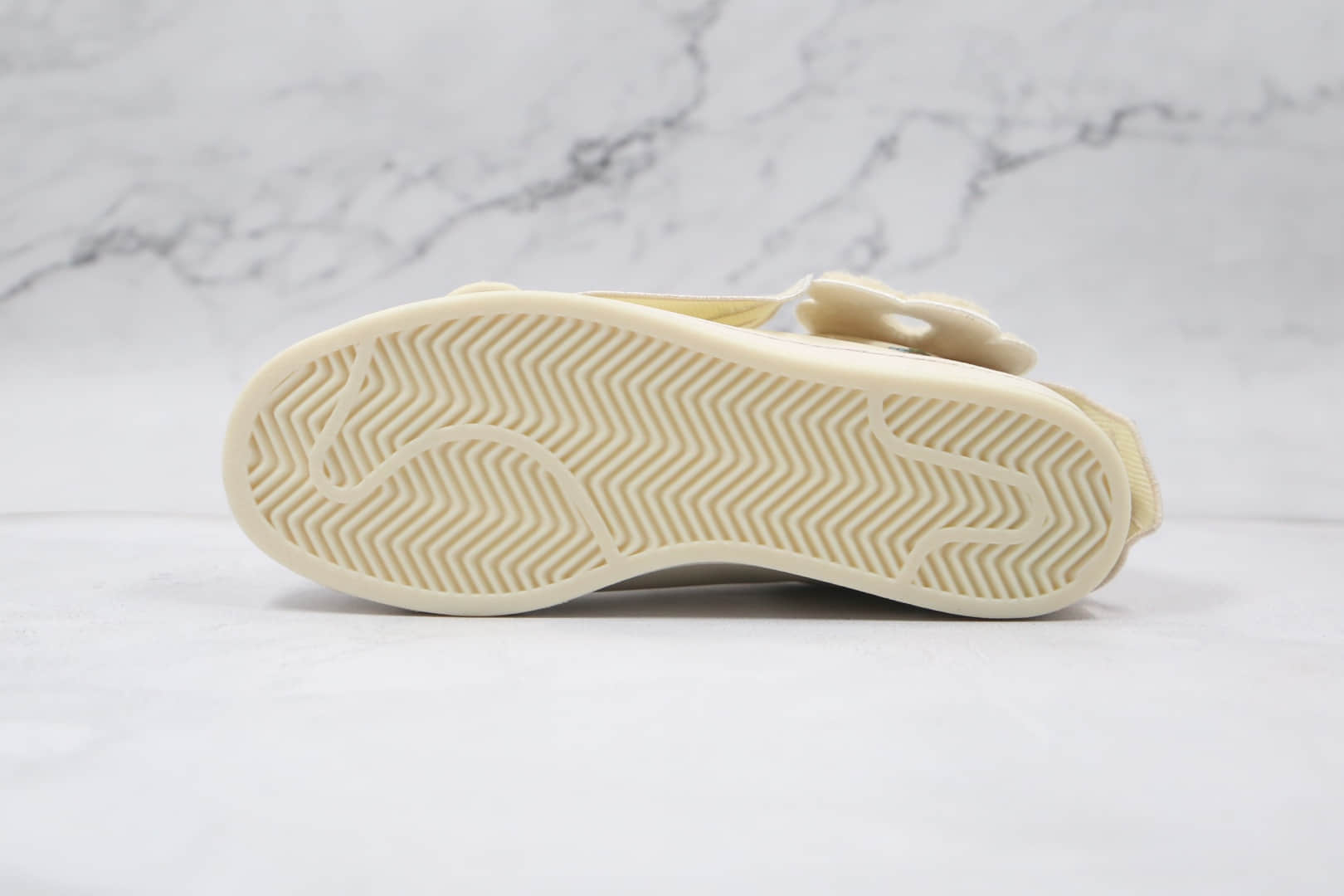 阿迪达斯Adidas Originals Superstar Bee With You x Melting Sadness纯原版本三叶草贝壳头米白敏感内容人节限定板鞋原档案数据开发 货号:GZ2674