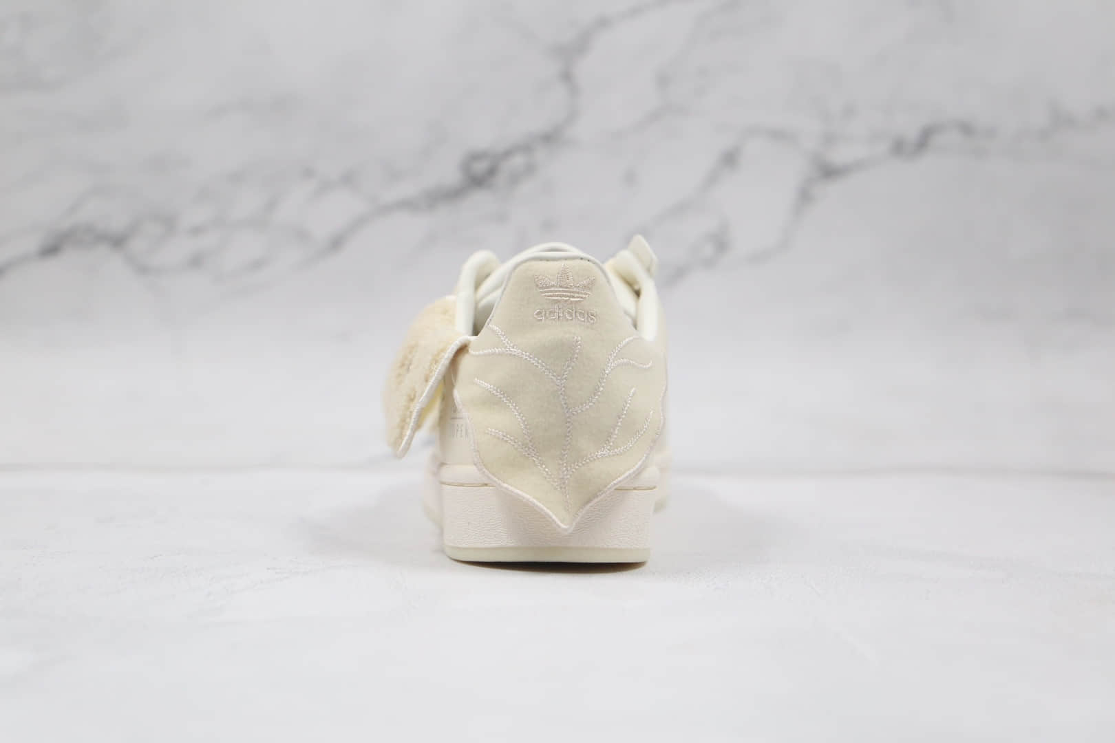 阿迪达斯Adidas Originals Superstar Bee With You x Melting Sadness纯原版本三叶草贝壳头米白敏感内容人节限定板鞋原档案数据开发 货号:GZ2674