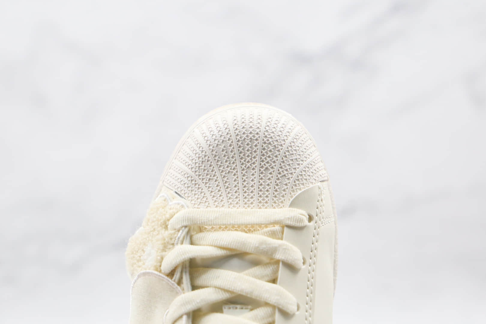 阿迪达斯Adidas Originals Superstar Bee With You x Melting Sadness纯原版本三叶草贝壳头米白敏感内容人节限定板鞋原档案数据开发 货号:GZ2674
