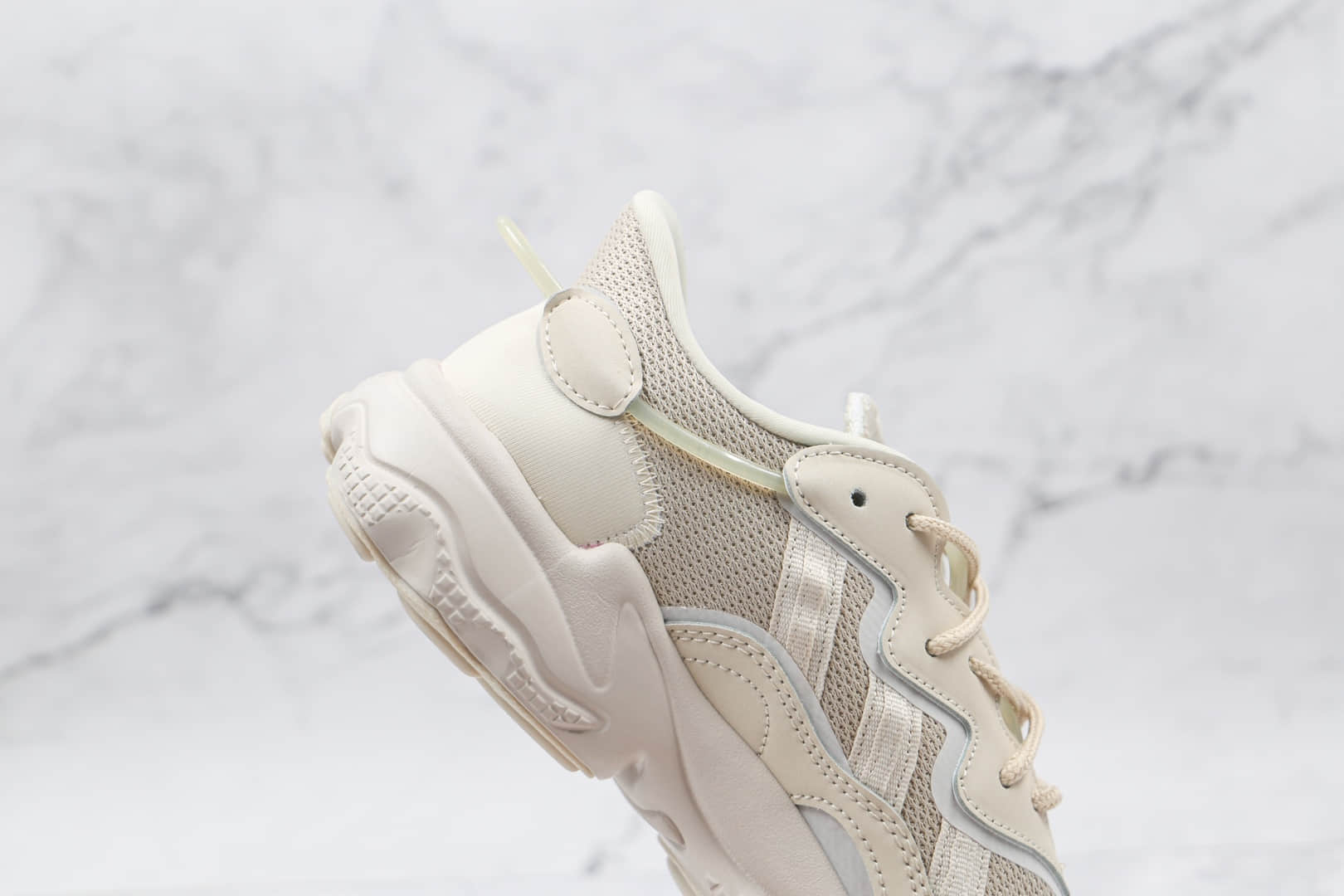 阿迪达斯Adidas Originals Ozweego纯原版本米白色水管老爹鞋3M网面复古休闲鞋原盒原标 货号:Q46167