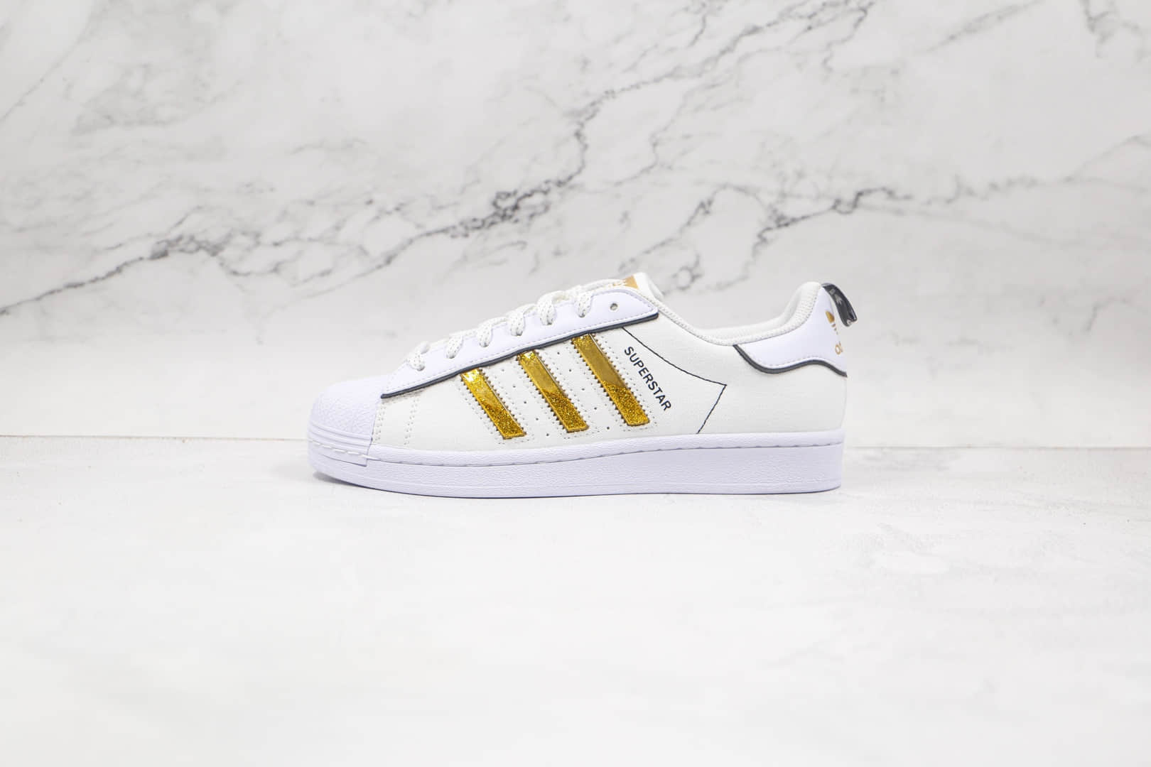 阿迪达斯adidas Originals Superstar纯原版本三叶草贝壳头板鞋白金色区别市面通货 货号:GX7915