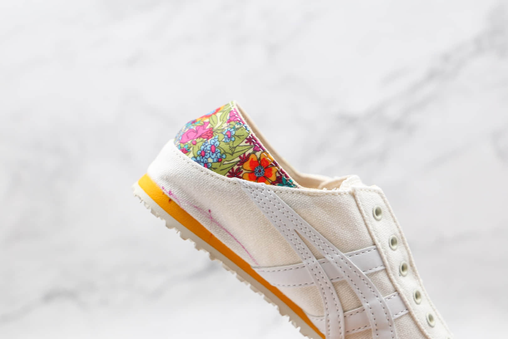 亚瑟士Onitsuka tiger公司级版本鬼冢虎一脚蹬白敏感内容印花帆布鞋原楦头纸板打造 货号：1182A070-100
