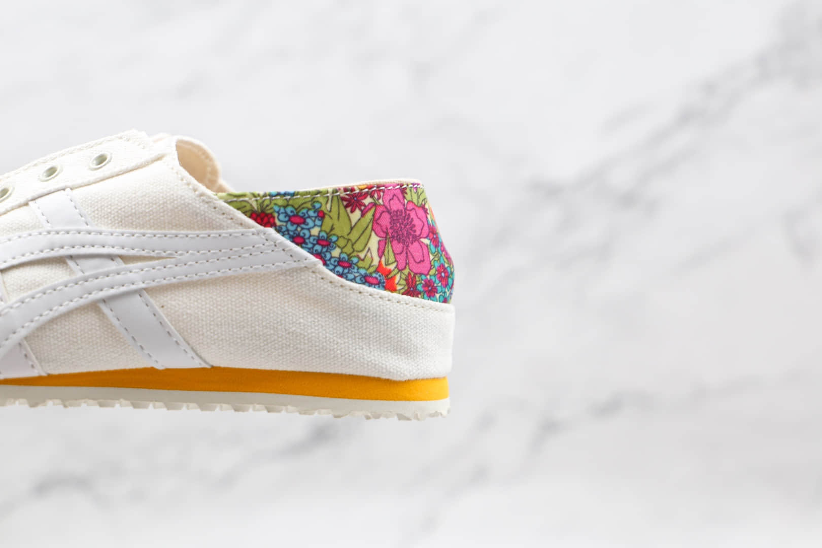 亚瑟士Onitsuka tiger公司级版本鬼冢虎一脚蹬白敏感内容印花帆布鞋原楦头纸板打造 货号：1182A070-100