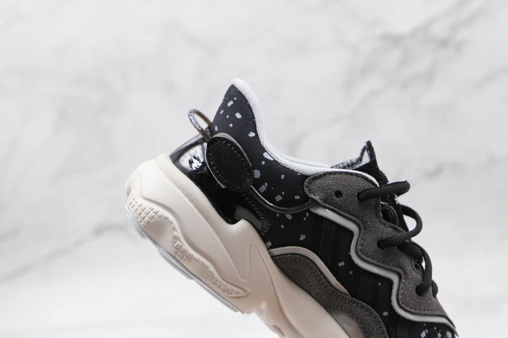 阿迪达斯adidas Ozweego纯原版本水管老爹鞋黑灰色原楦打造 货号:FX6103