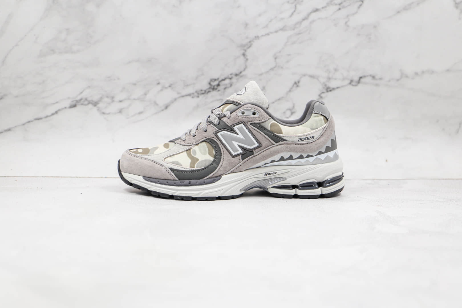 新百伦New Balance 2002R x Bape联名款纯原版本灰迷彩鲨鱼复古NB2002R老爹鞋原鞋开模一比一打造 (ID:70149) - 图片1