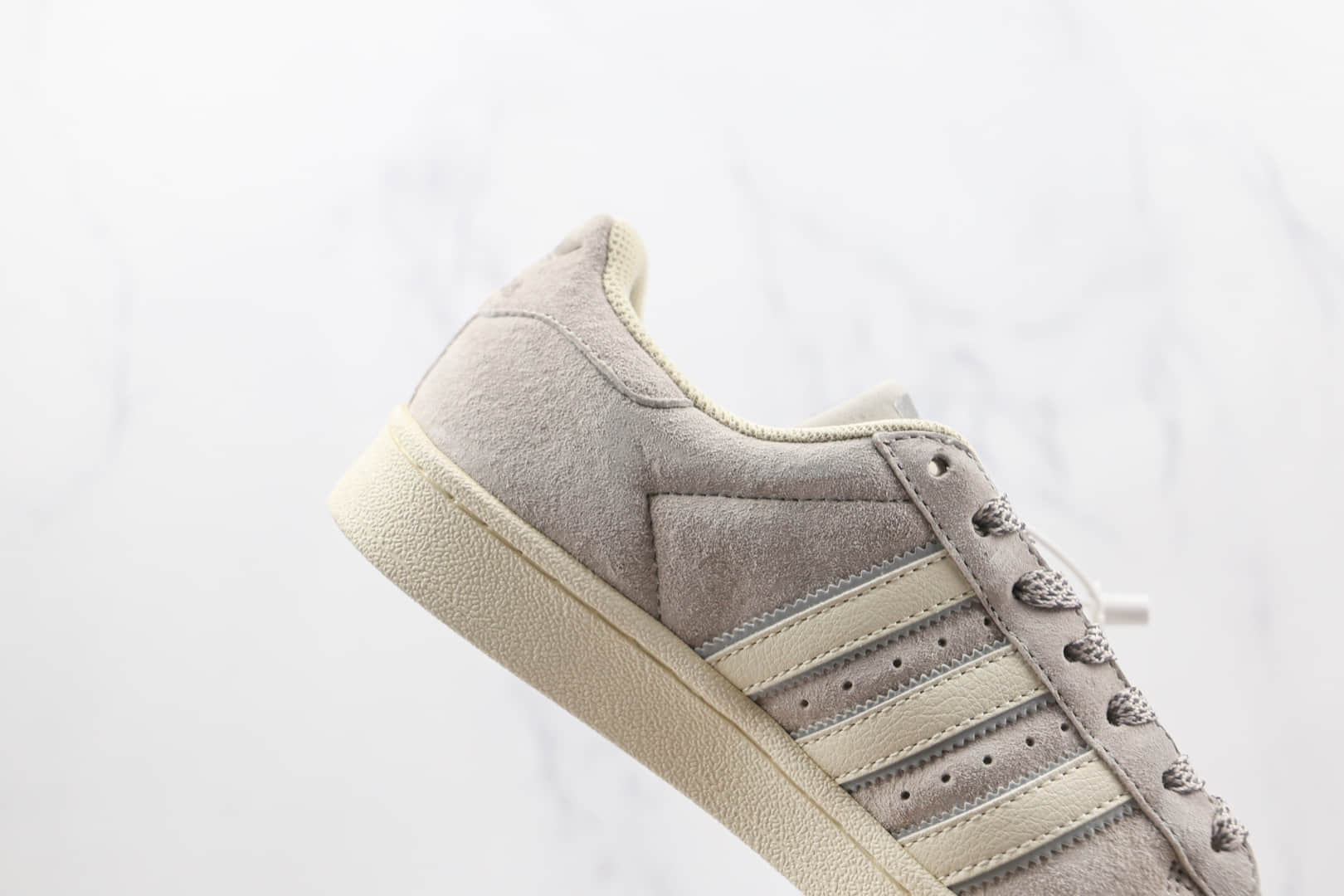 阿迪达斯Adidas Originals SUPERSTAR W纯原版本三叶草贝壳头灰白色麂皮卫冕冠军板鞋原盒原标 货号:BS0911