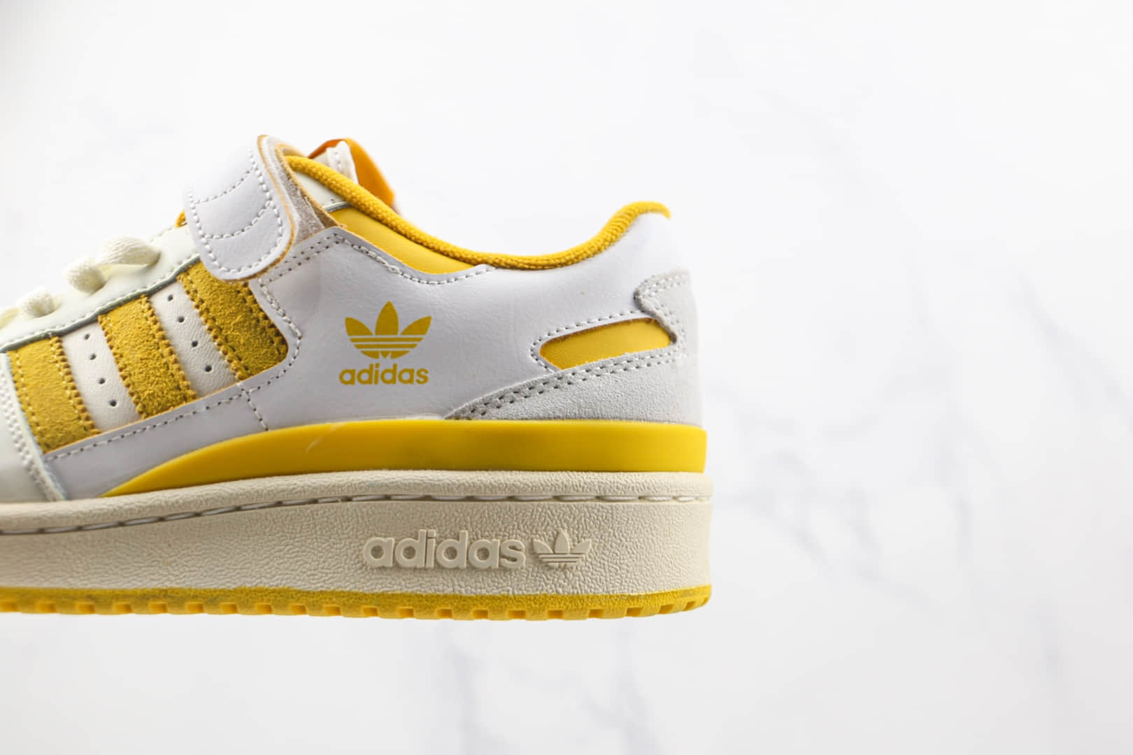 阿迪达斯Adidas originals Forum 84 low纯原版本白敏感内容Forum84复古板鞋原楦头纸板打造 货号：GX4537