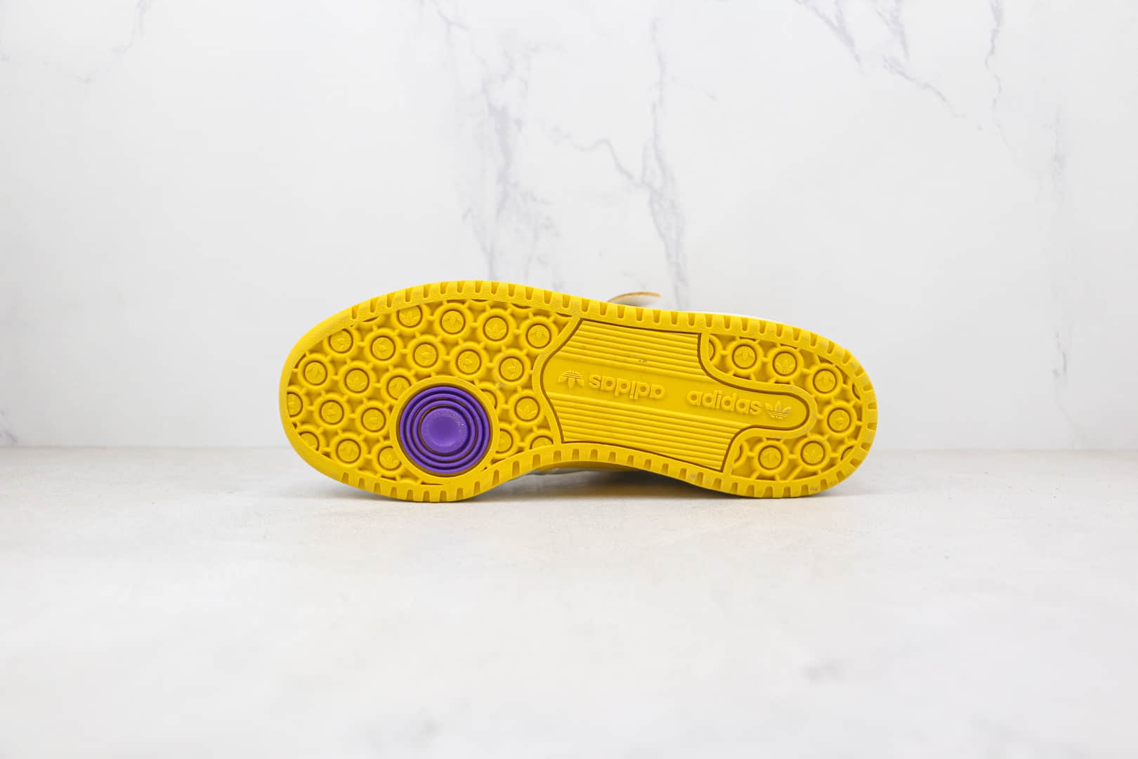 阿迪达斯Adidas originals Forum 84 low纯原版本白敏感内容Forum84复古板鞋原楦头纸板打造 货号：GX4537