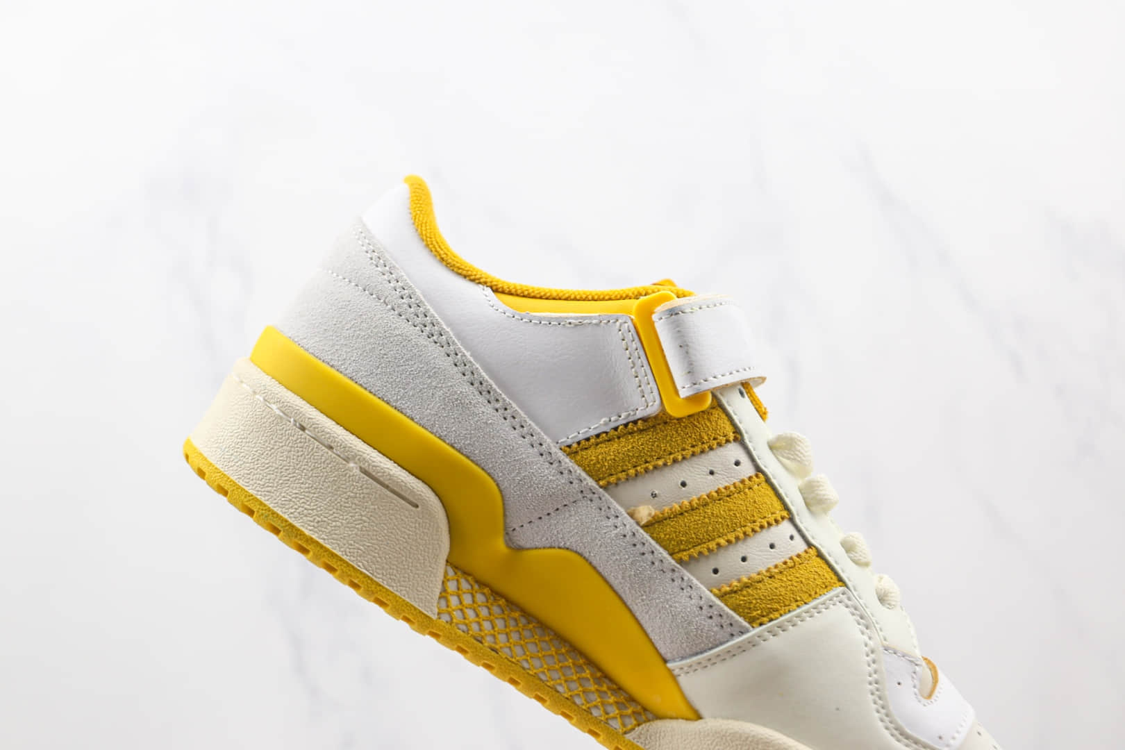 阿迪达斯Adidas originals Forum 84 low纯原版本白敏感内容Forum84复古板鞋原楦头纸板打造 货号：GX4537