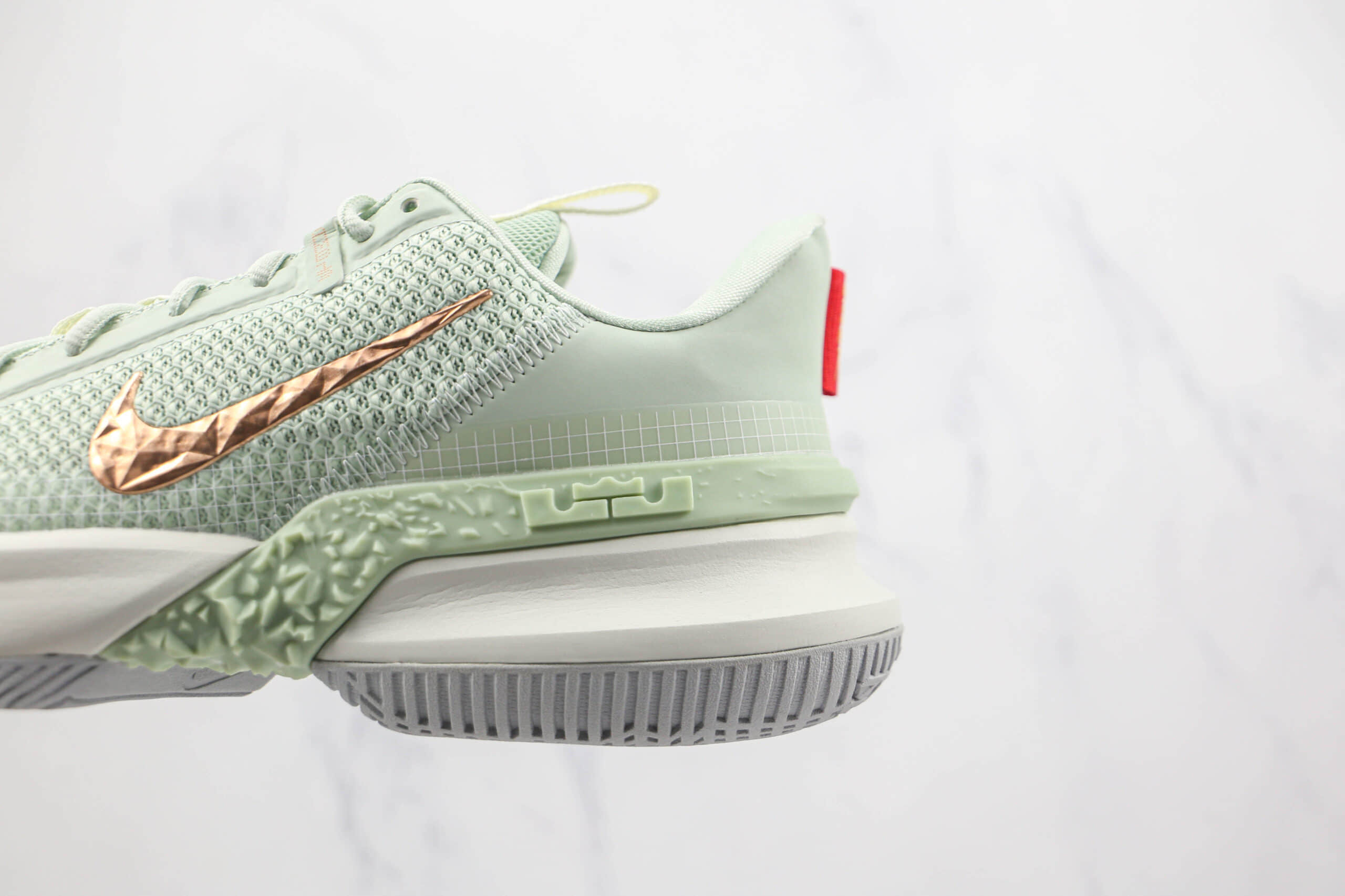 耐克NIKE A敏感内容ASSADOR XIII纯原版本詹姆士使节13玉玺配色篮球鞋内置气垫支持实战 货号：CQ9329-300