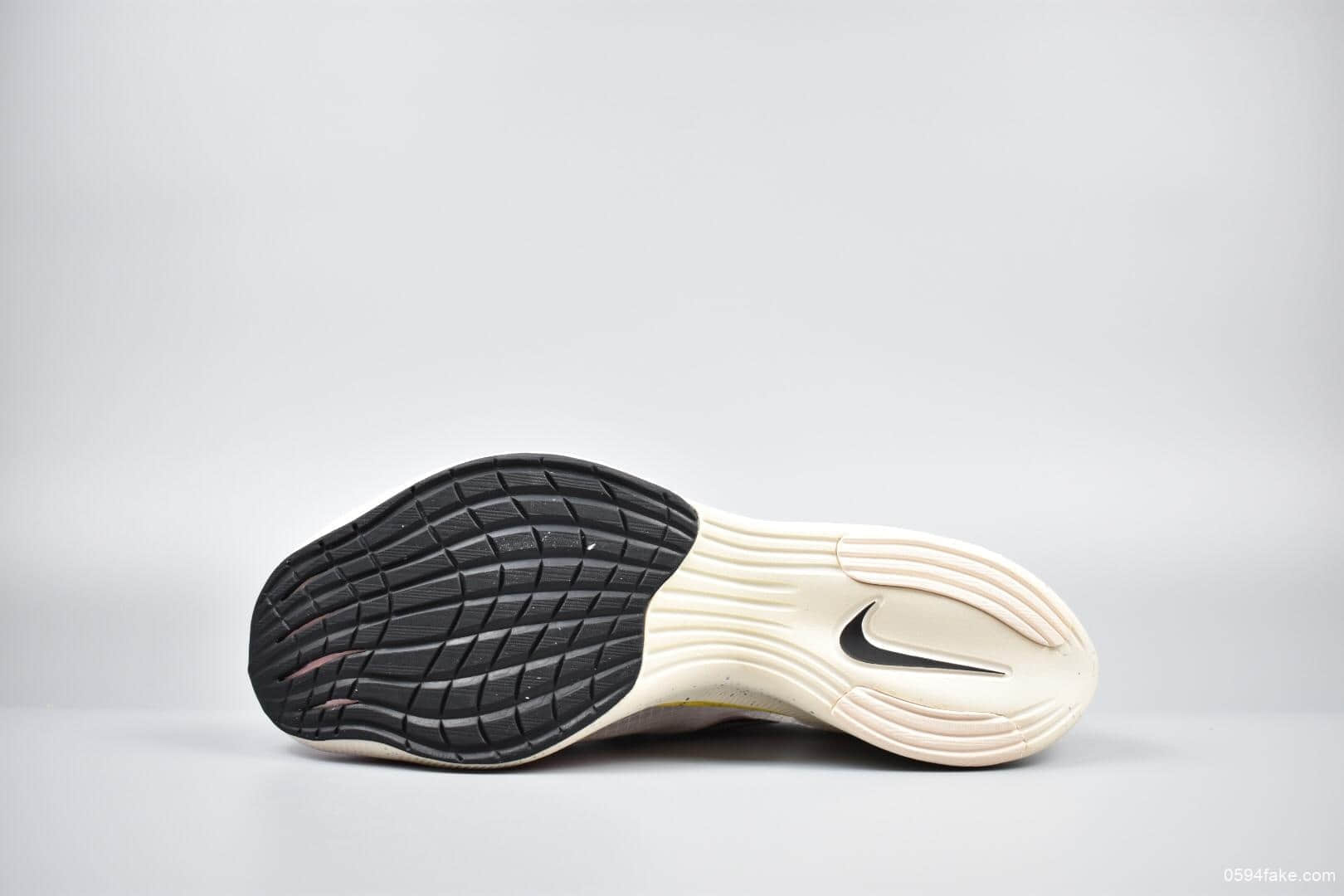 耐克Nike ZoomX VaporFly NEXT% “Be True” 公司级版本炫目彩虹鸳鸯设计超强跑鞋轻质马拉松运动跑鞋 货号:AO4568-101