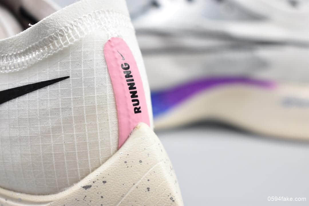 耐克Nike ZoomX VaporFly NEXT% “Be True” 公司级版本炫目彩虹鸳鸯设计超强跑鞋轻质马拉松运动跑鞋 货号:AO4568-101