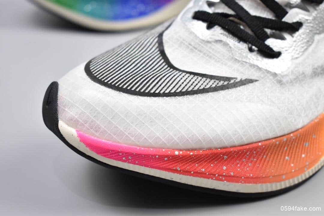 耐克Nike ZoomX VaporFly NEXT% “Be True” 公司级版本炫目彩虹鸳鸯设计超强跑鞋轻质马拉松运动跑鞋 货号:AO4568-101