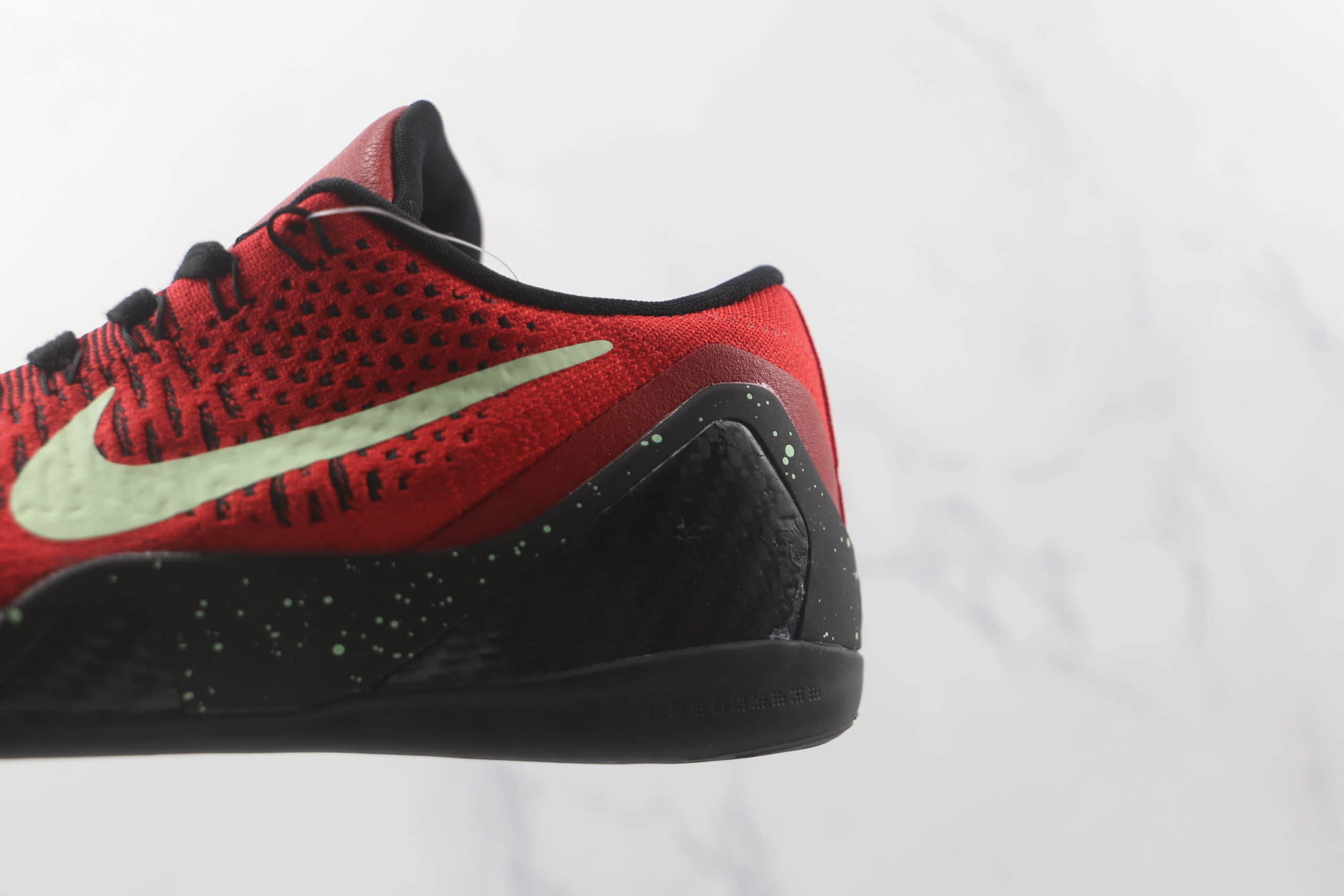 耐克Nike Kobe 9 Low University Red纯原版本科比9代夜光公牛红配色篮球鞋原档案数据开发 货号:639045-600