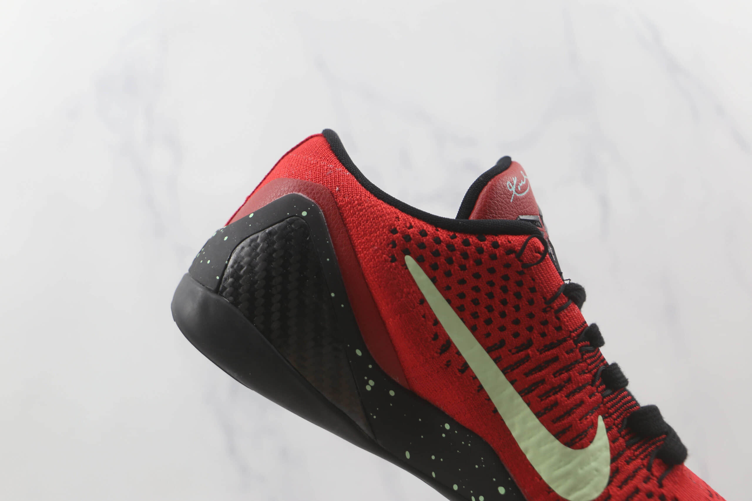 耐克Nike Kobe 9 Low University Red纯原版本科比9代夜光公牛红配色篮球鞋原档案数据开发 货号:639045-600