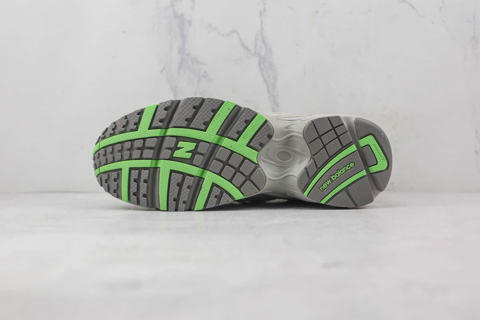 新百伦New Balance 725纯原版本李知恩同款荧光绿慢跑鞋原楦头纸板打造 货号:ML725NI1