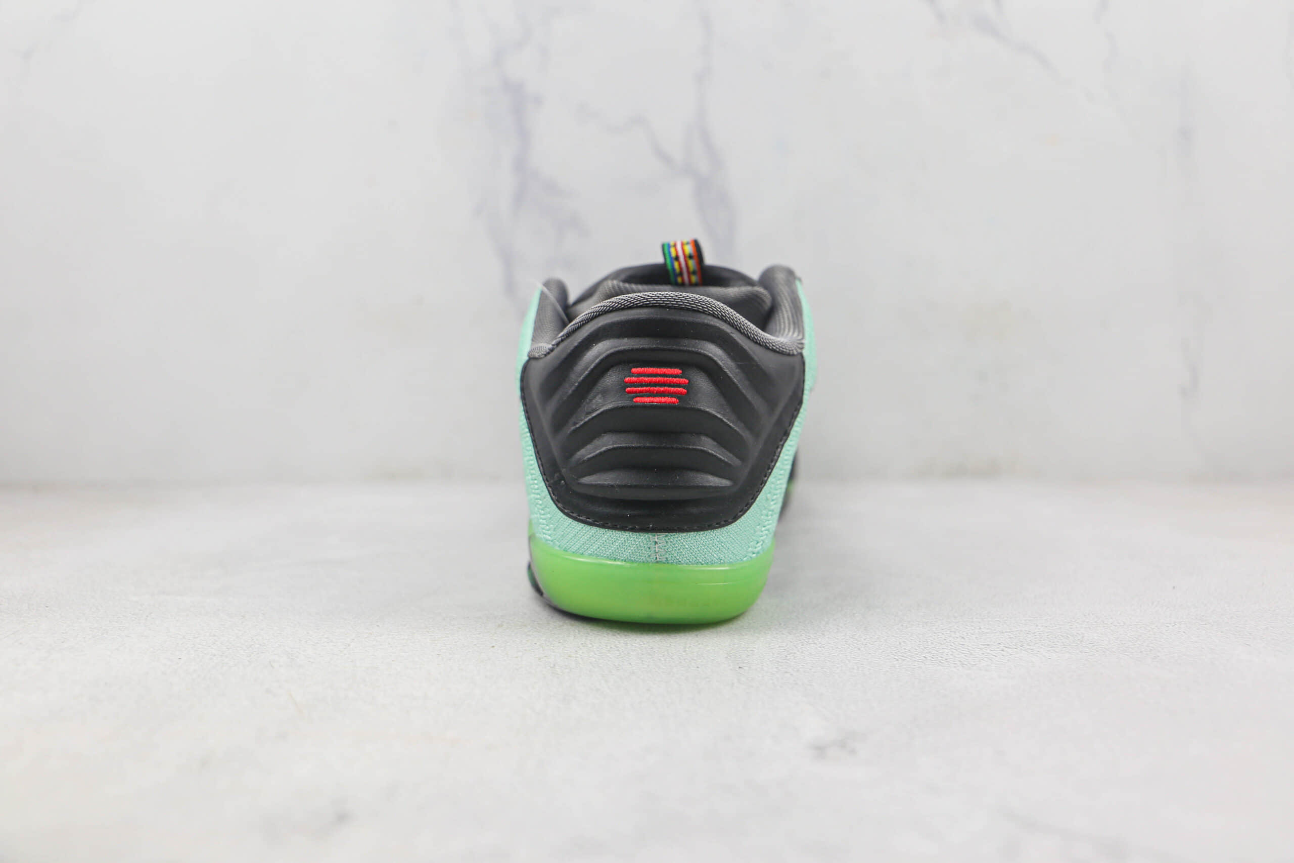耐克Nike Kobe 11 Elite Low Black Mamba Collection Fade To Black莆田纯原复刻版本科比11代北极光配色实战篮球鞋支持实战 货号:822521-305