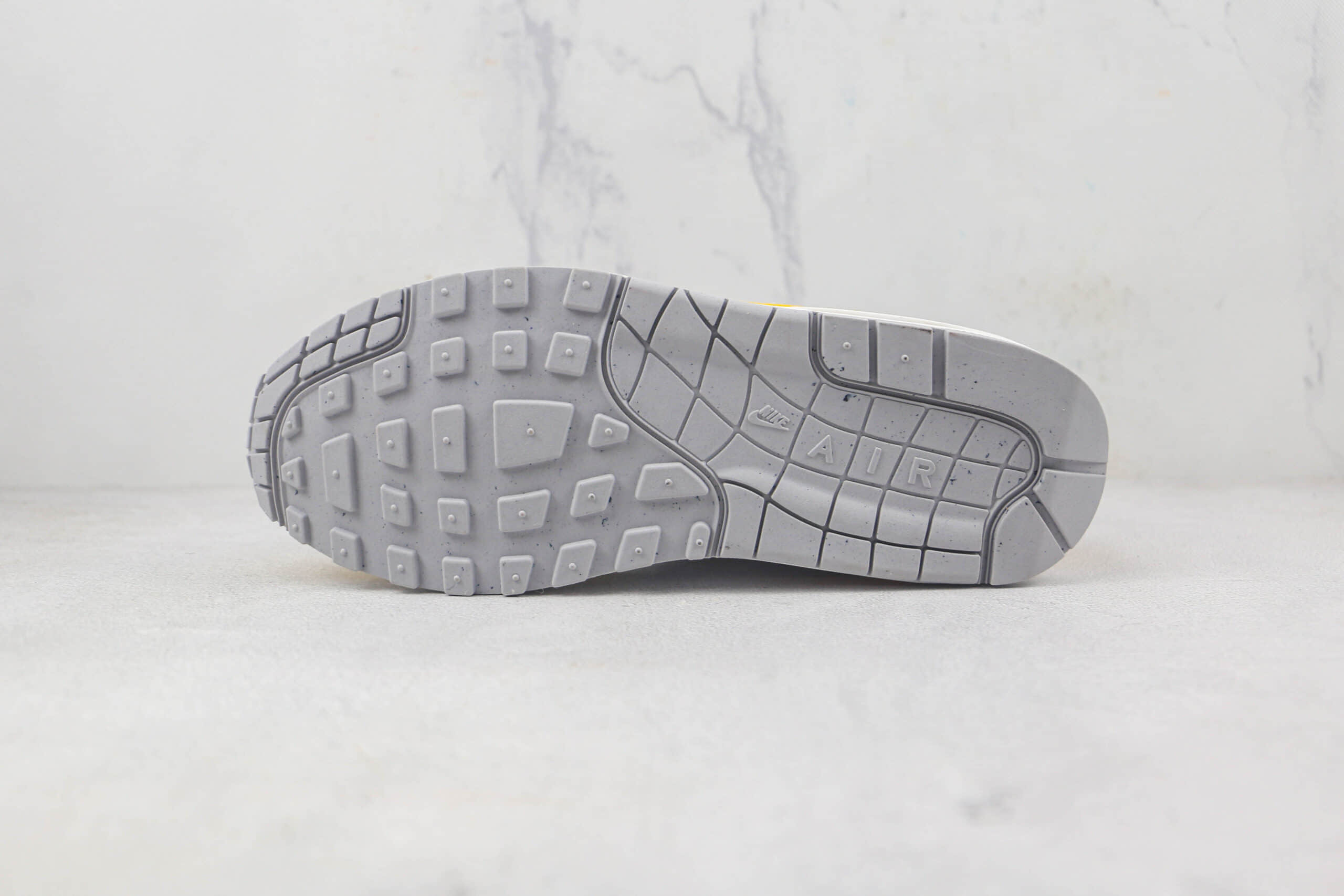 耐克Nike Air Max 1 S莆田纯原复刻版本Max1灰白敏感内容气垫鞋原档案数据开发 货号：DX2954-001