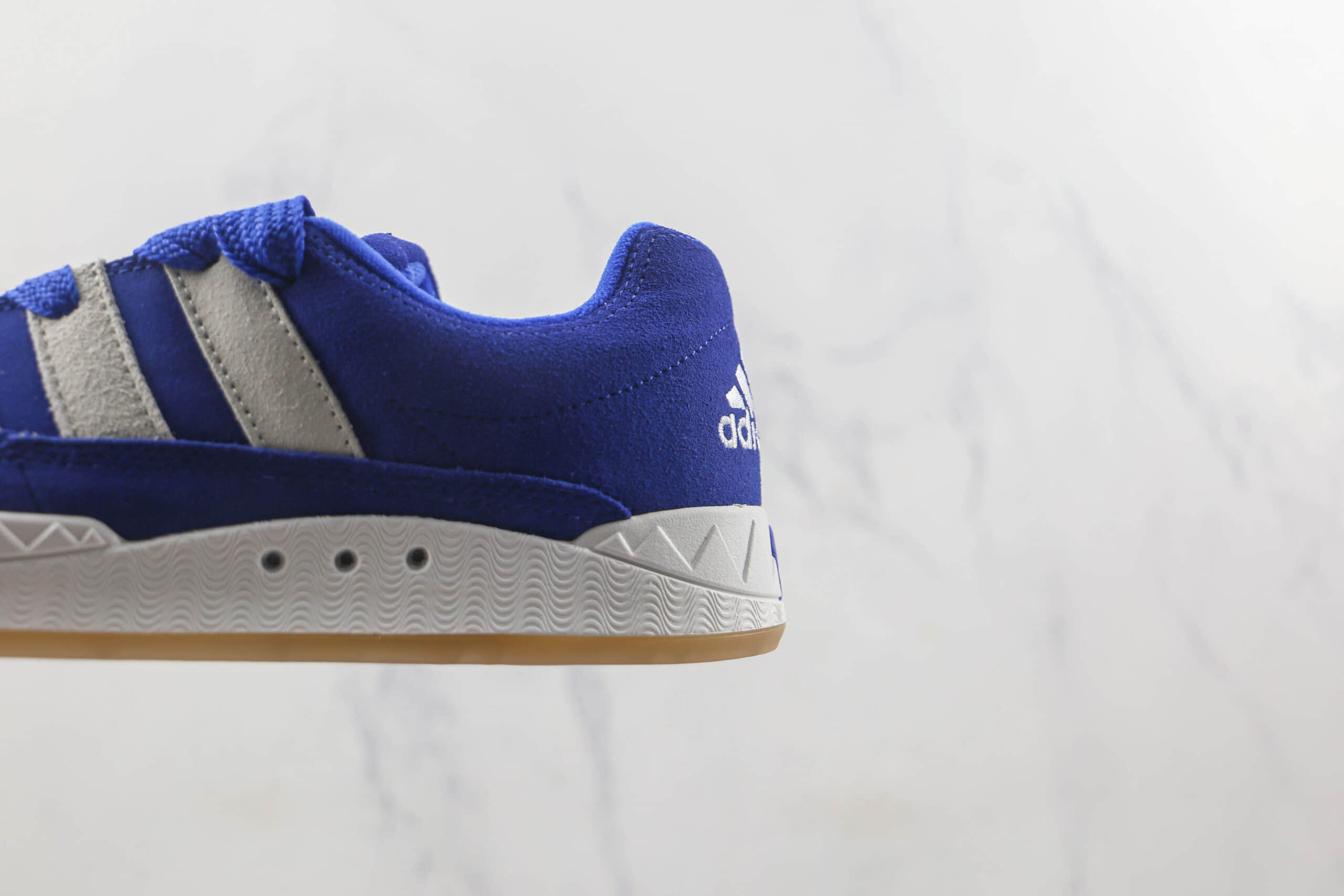 阿迪达斯Adidas ADIMATIC莆田纯原复刻版本ADIMATIC系列蓝白色复古滑板鞋原楦头纸板打造 货号:GZ1828