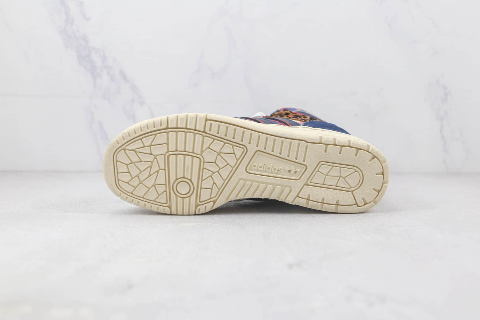 阿迪达斯Adidas Rivalry RM纯原版本高帮RM系列街头板鞋 莆田阿迪达斯三叶草货源 货号:FW3130