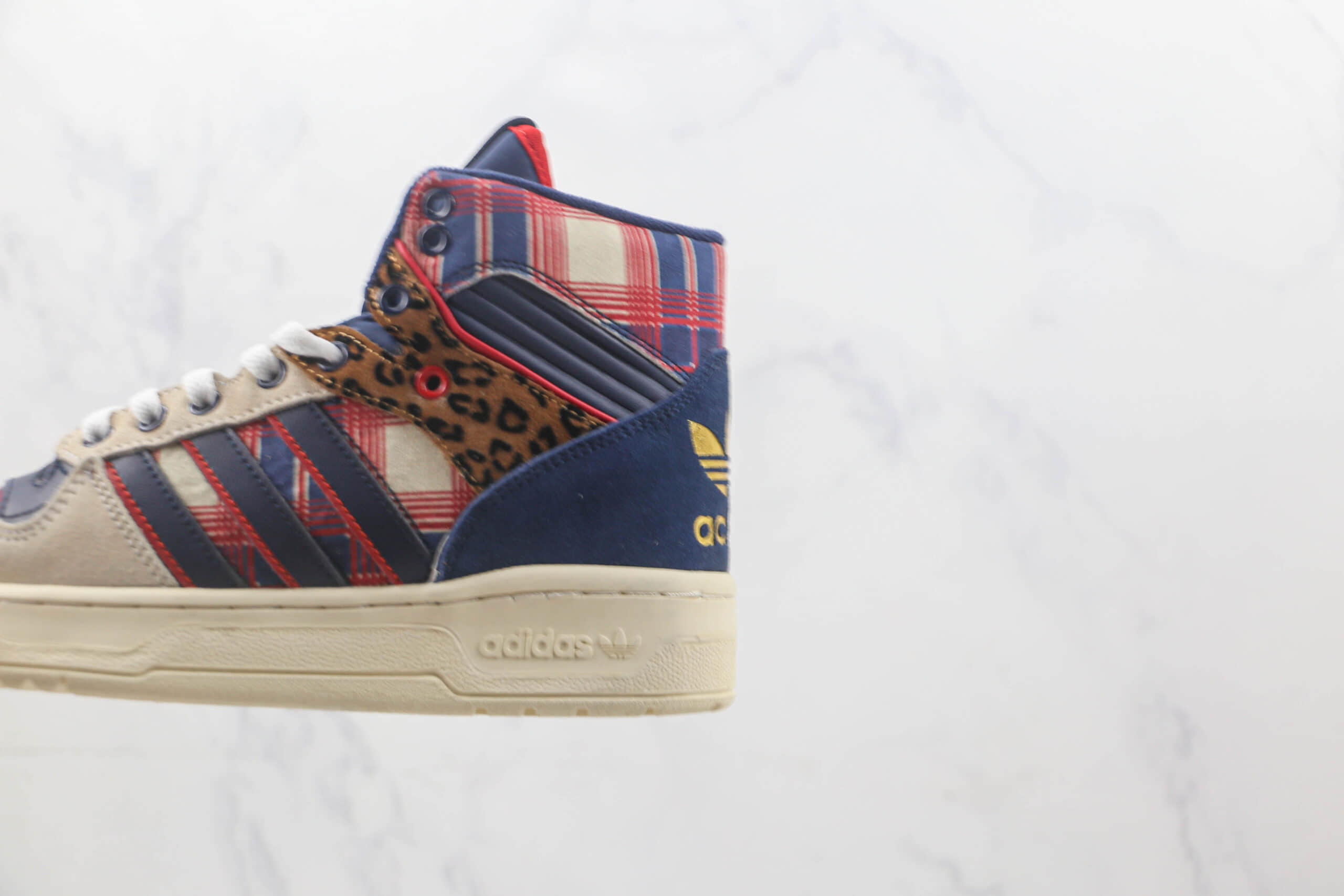 阿迪达斯Adidas Rivalry RM纯原版本高帮RM系列街头板鞋 莆田阿迪达斯三叶草货源 货号:FW3130