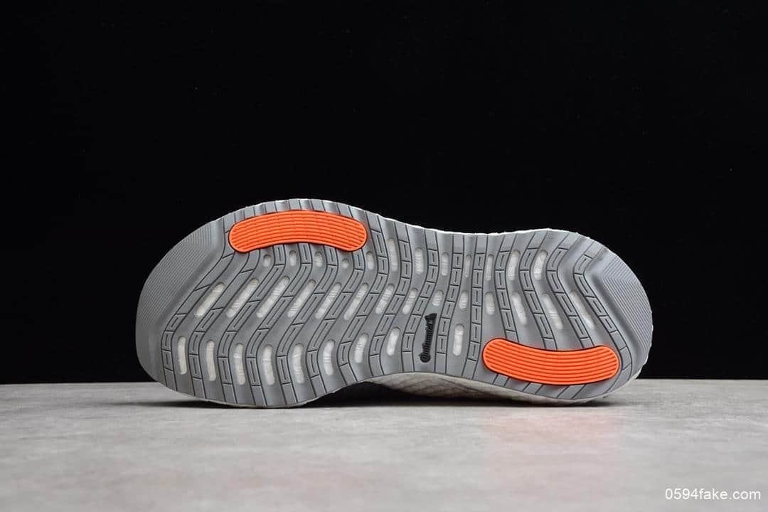 阿迪达斯Adidas Alphaboost System M阿尔法灰色公司级带半码防滑缓震跑鞋 货号:G54129