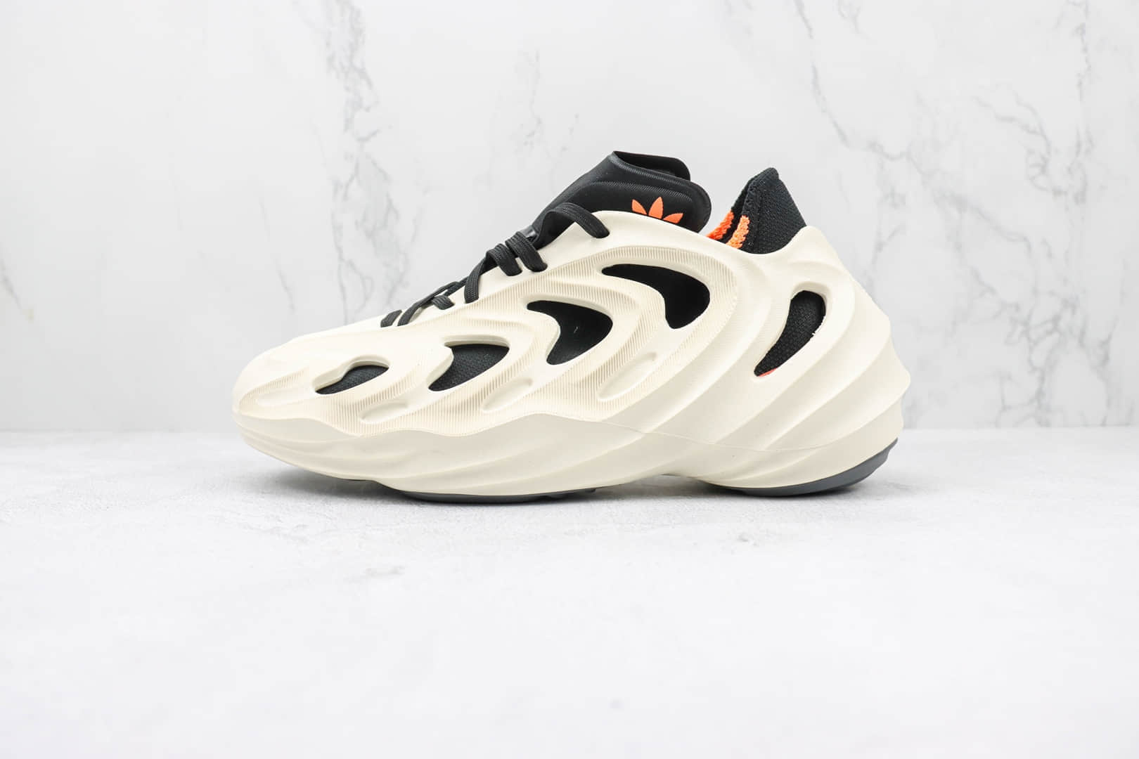 阿迪达斯Adidas adiFOM Q纯原版本骨骼鞋款白黑色复古跑鞋 莆田阿迪达斯系列跑鞋 (ID:93685) - 图片1