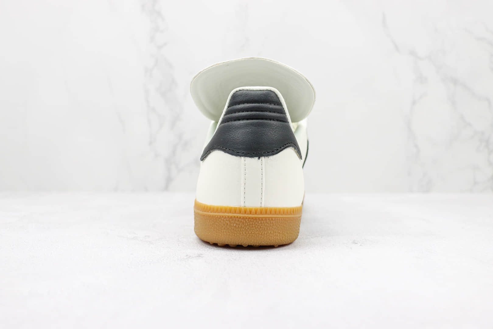 阿迪达斯Adidas Humanrace Samba x Pharrell联名款纯原版本三叶草长舌版白黑色休闲板鞋 莆田阿迪达斯板鞋 货号:HP3383