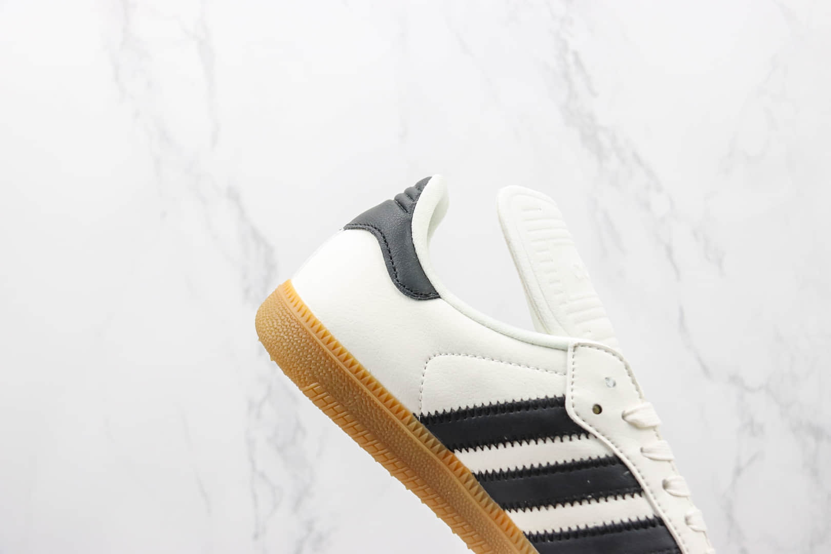 阿迪达斯Adidas Humanrace Samba x Pharrell联名款纯原版本三叶草长舌版白黑色休闲板鞋 莆田阿迪达斯板鞋 货号:HP3383