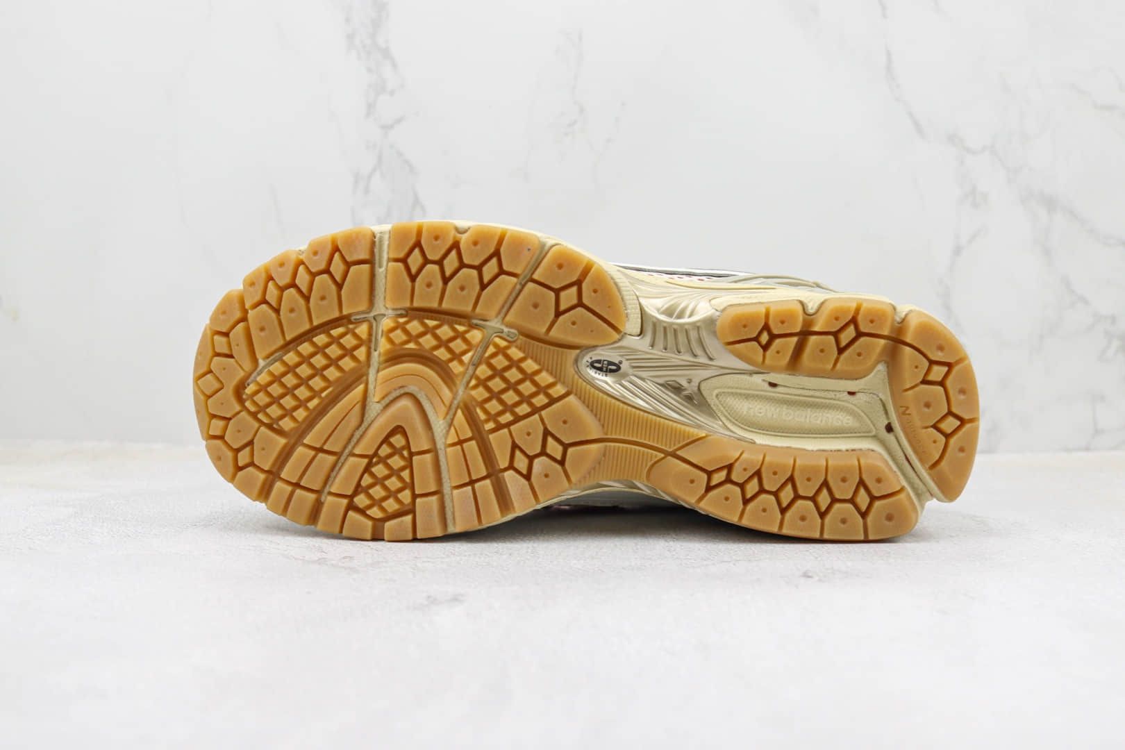 新百伦New Balance 1906纯原版本NB1906白红色复古慢跑鞋 莆田新百伦系列老爹鞋 货号:M1906RO