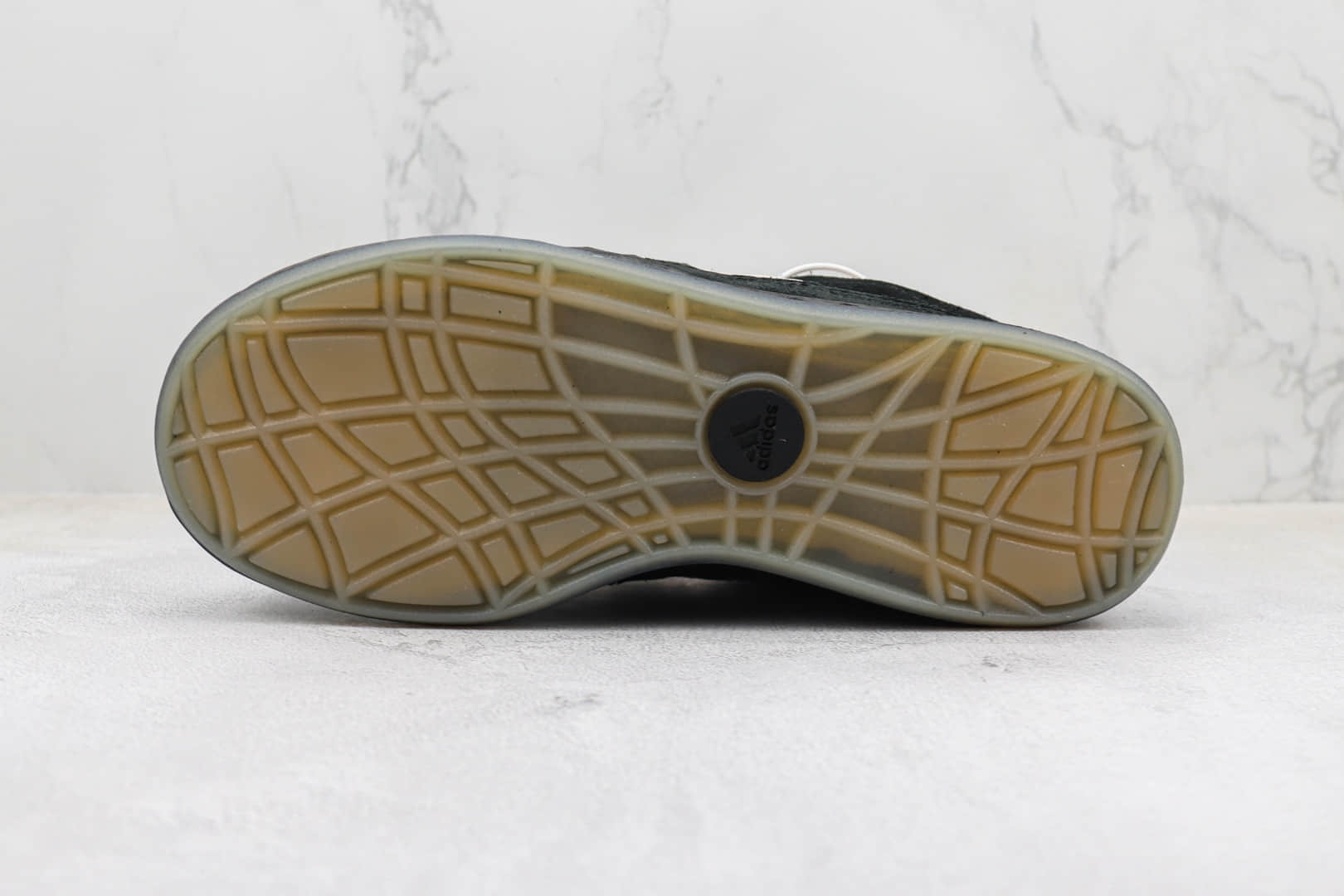 阿迪达斯adidas Adimatic Low纯原版本马蒂奇黑粉色鲨鱼面包鞋 莆田复刻阿迪达斯 货号:GY2092