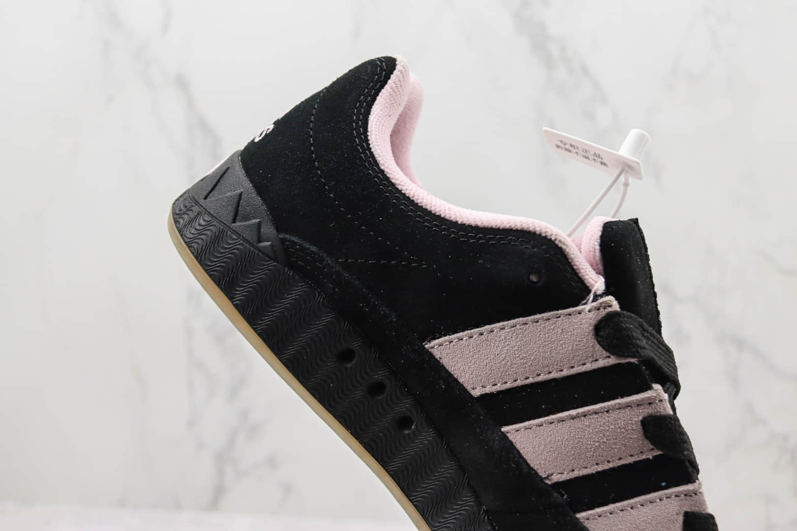 阿迪达斯adidas Adimatic Low纯原版本马蒂奇黑粉色鲨鱼面包鞋 莆田复刻阿迪达斯 货号:GY2092