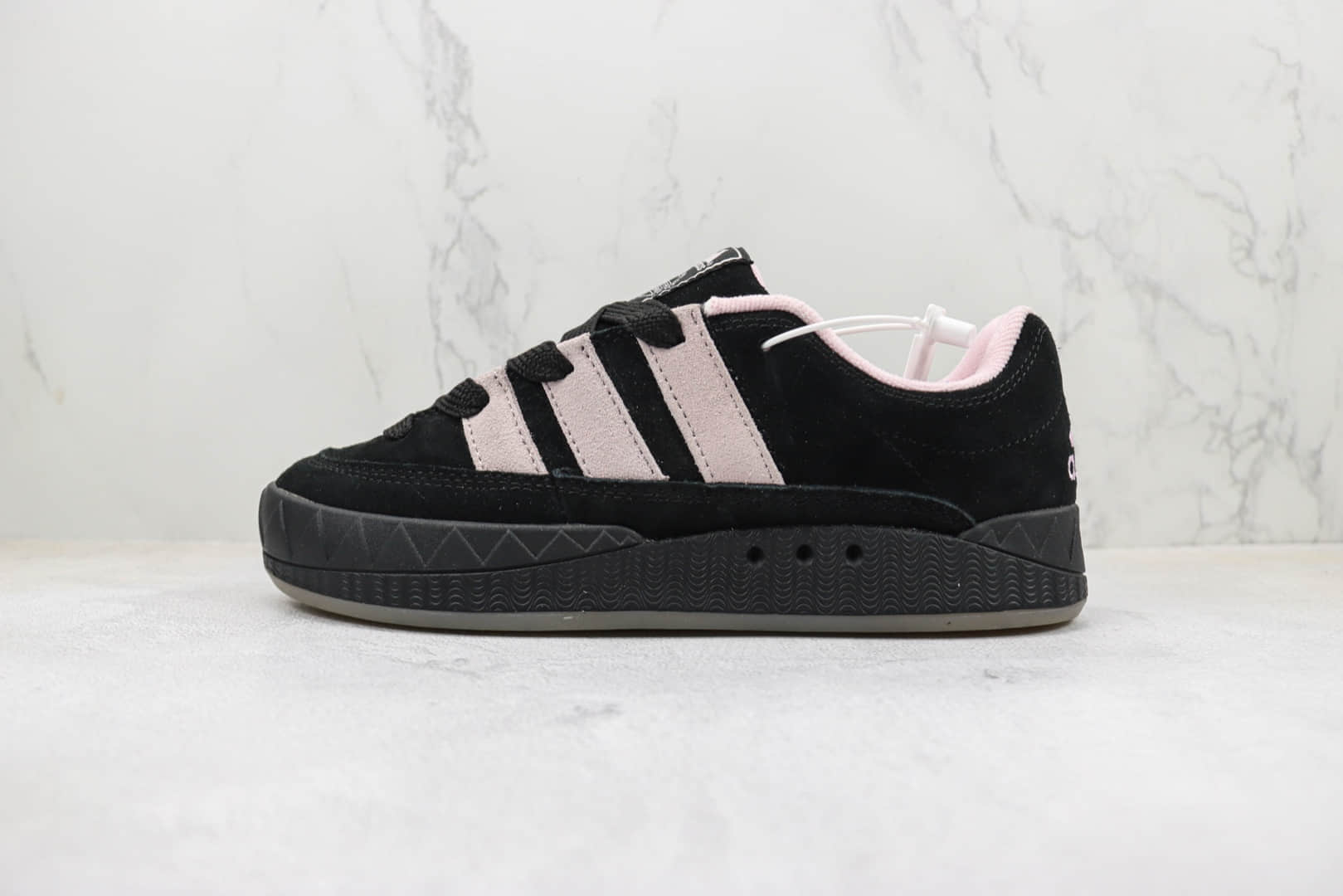 阿迪达斯adidas Adimatic Low纯原版本马蒂奇黑粉色鲨鱼面包鞋 莆田复刻阿迪达斯 货号:GY2092