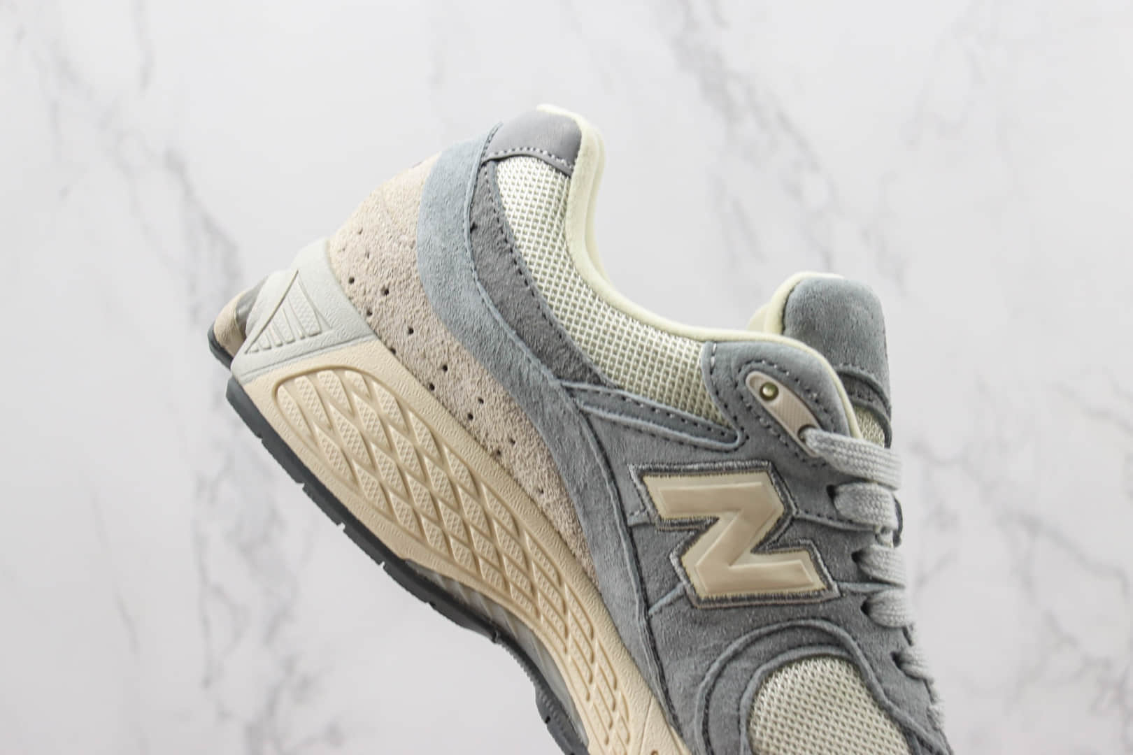 新百伦New Balance 2002R纯原版本NB2002R浅米灰色复古跑鞋 莆田新百伦货源 货号:M2002RLN