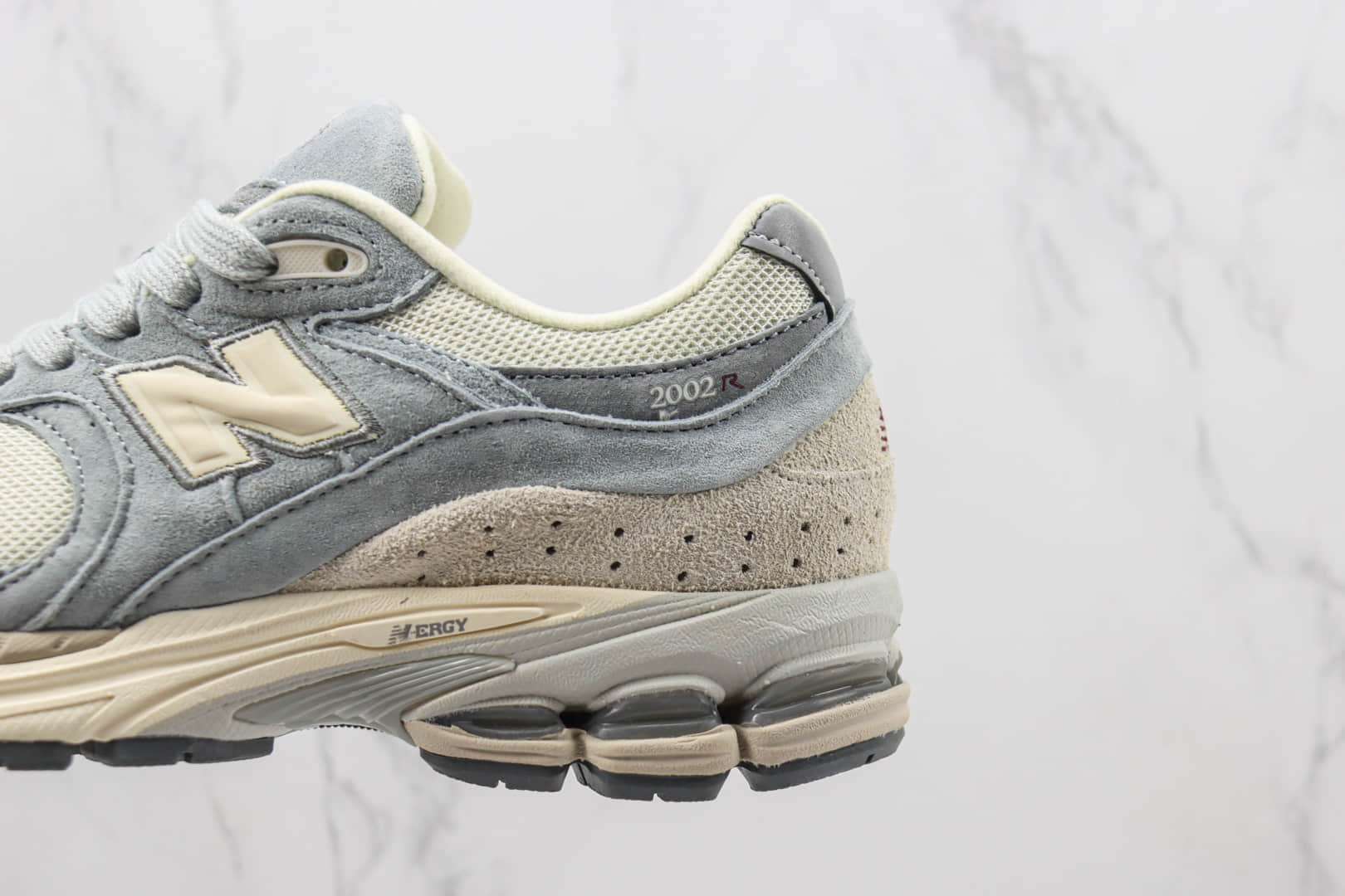 新百伦New Balance 2002R纯原版本NB2002R浅米灰色复古跑鞋 莆田新百伦货源 货号:M2002RLN