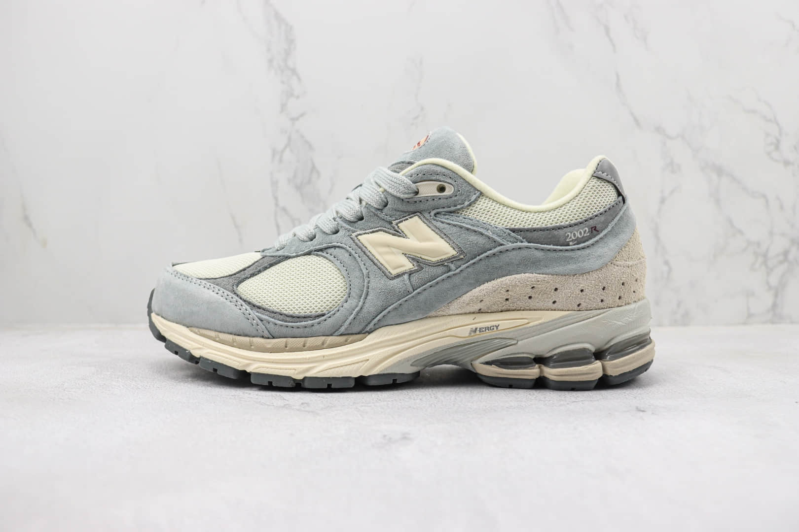 新百伦New Balance 2002R纯原版本NB2002R浅米灰色复古跑鞋 莆田新百伦货源 货号:M2002RLN
