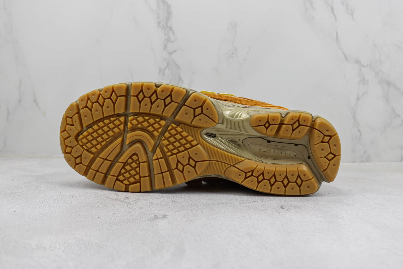 新百伦New Balance 1906R纯原版本NB1906土敏感内容复古慢跑鞋 莆田复刻新百伦 货号:M1906ROB