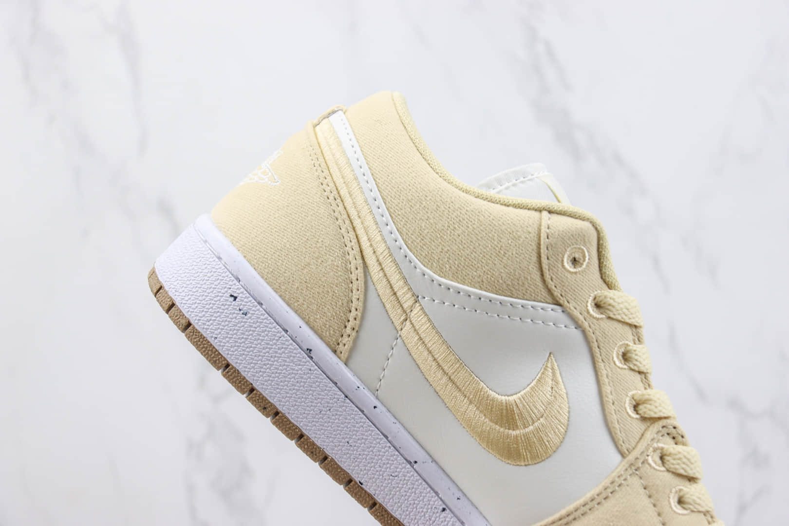 乔丹Air Jordan 1 Low纯原版本低帮AJ1米黄帆布刺绣板鞋 莆田AJ货源 货号:FN3722-701