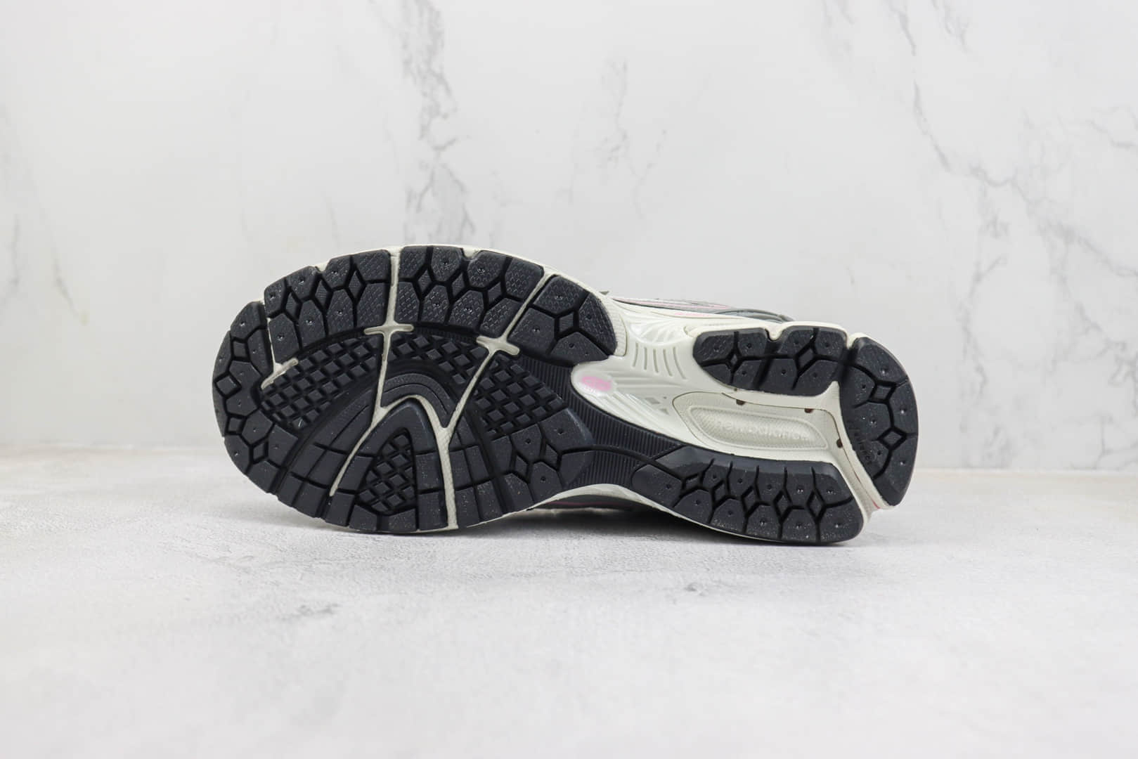 新百伦New Balance 1906纯原版本NB1906灰粉色复古跑鞋 莆田新百伦货源 货号:M1906RZP