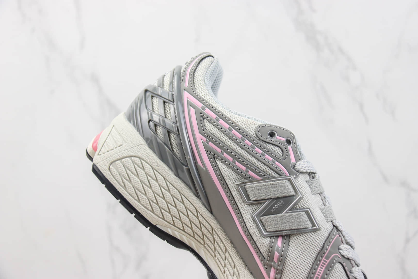 新百伦New Balance 1906纯原版本NB1906灰粉色复古跑鞋 莆田新百伦货源 货号:M1906RZP