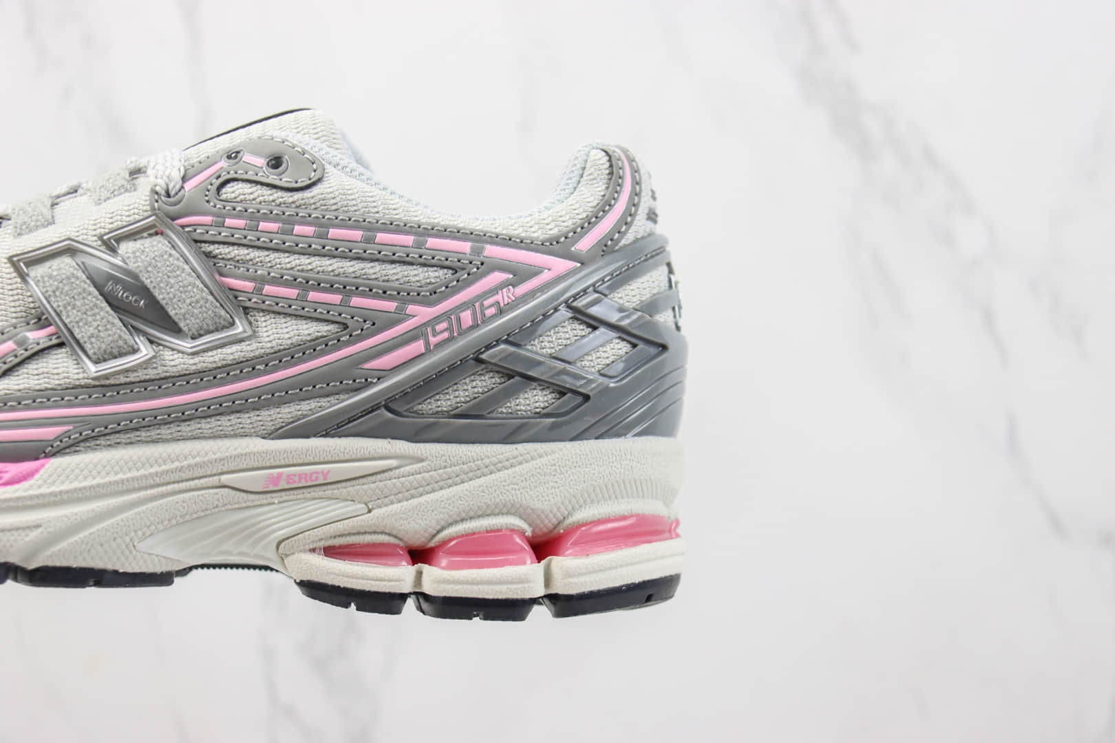 新百伦New Balance 1906纯原版本NB1906灰粉色复古跑鞋 莆田新百伦货源 货号:M1906RZP
