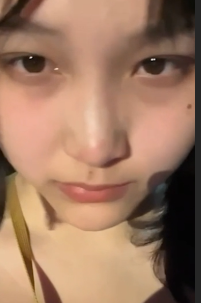 推特**大神 **哥 猎艳合集 征服多名女大 **一条龙 沦为*！ - 图片1